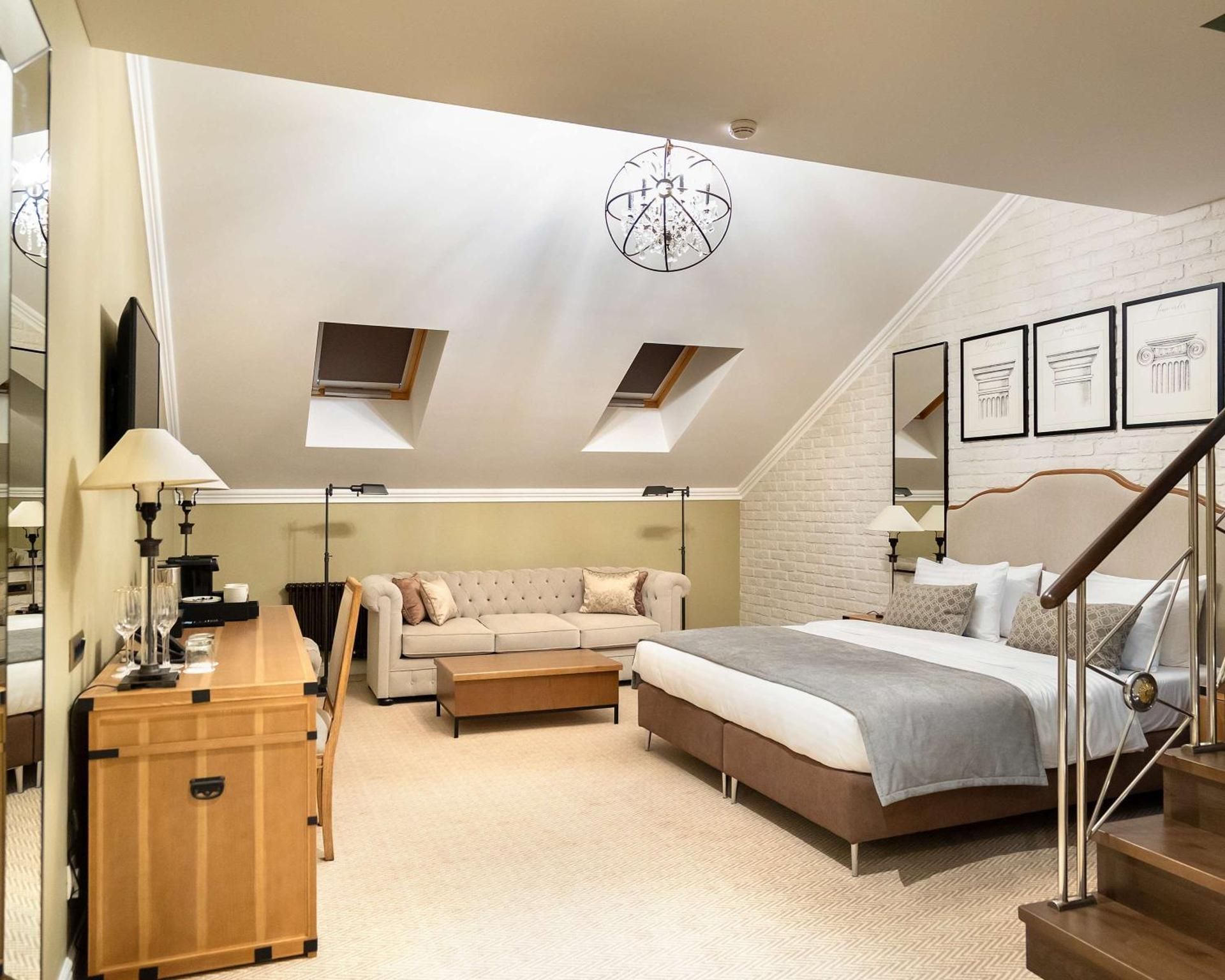 Suite - 2 King Beds, Nonsmoking, Duplex - Two Levels, Family Room, City View, 2 Bathrooms