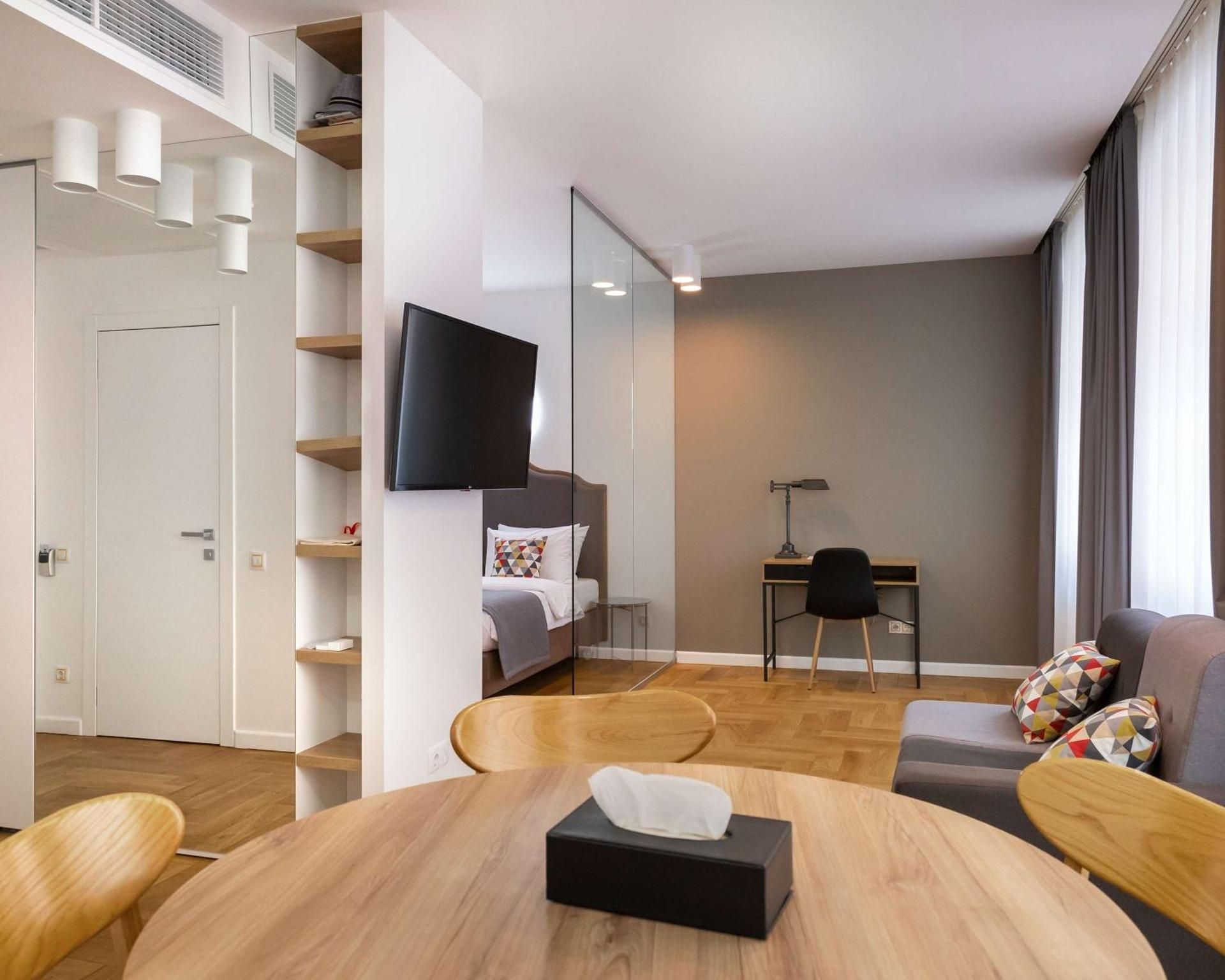 Apartment - Queen Bed, Nonsmoking, Studio, City View, Dining Area, Kitchen, Washer