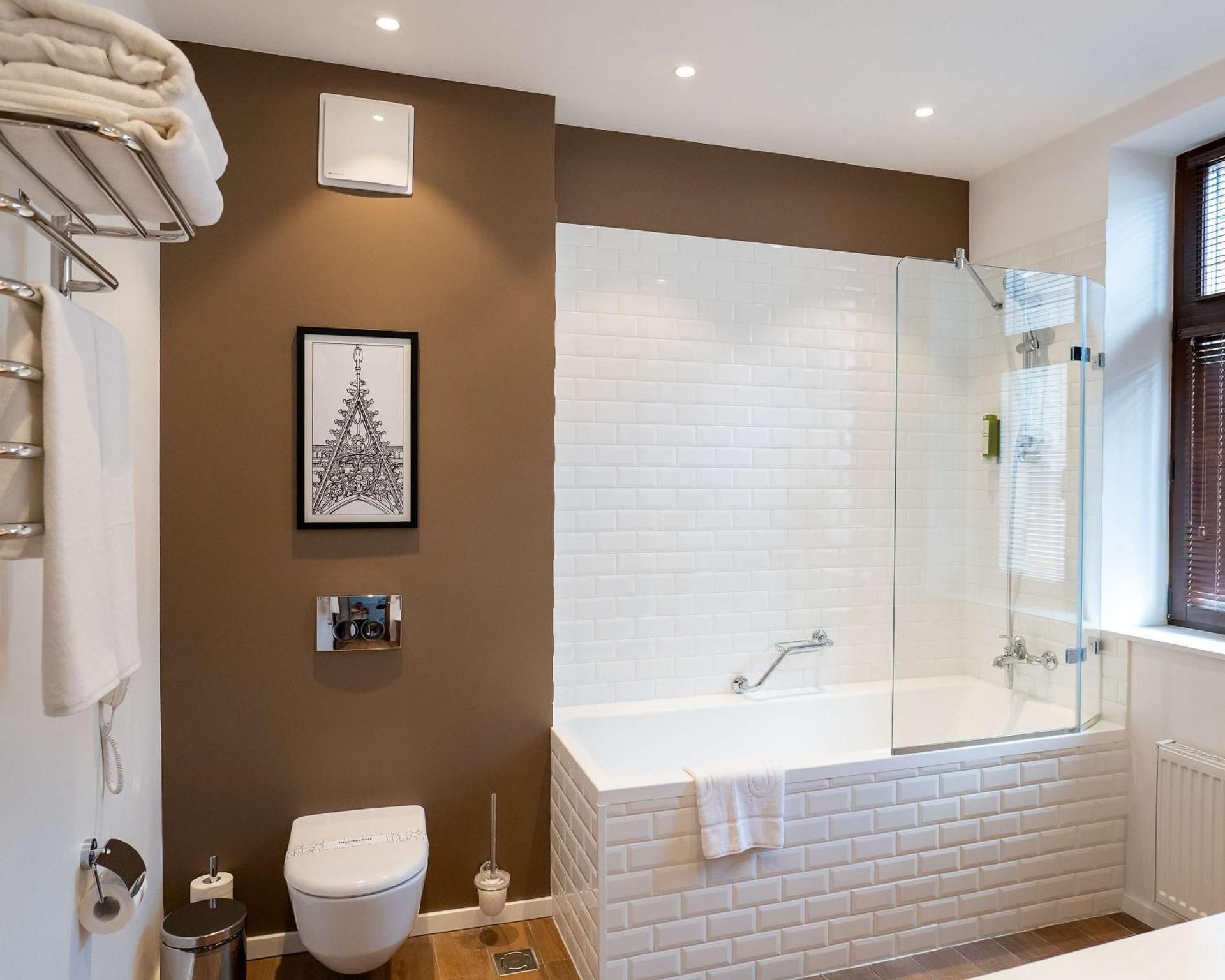 Apartment - 1 King Bed, Nonsmoking, Executive Room, City View, Dining Area, Kitchen, Fireplace