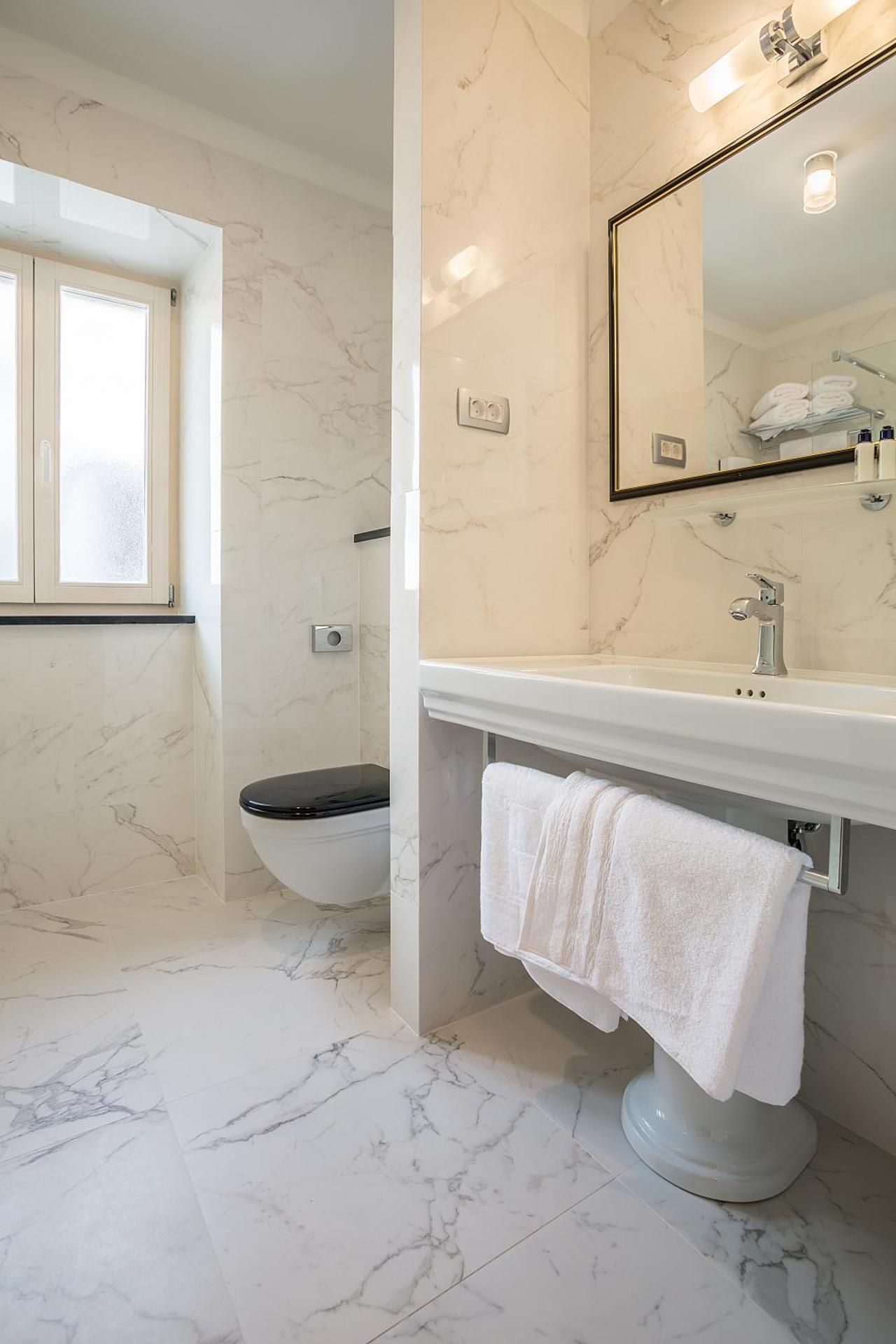 Splendida Palace Standard Double Room 2