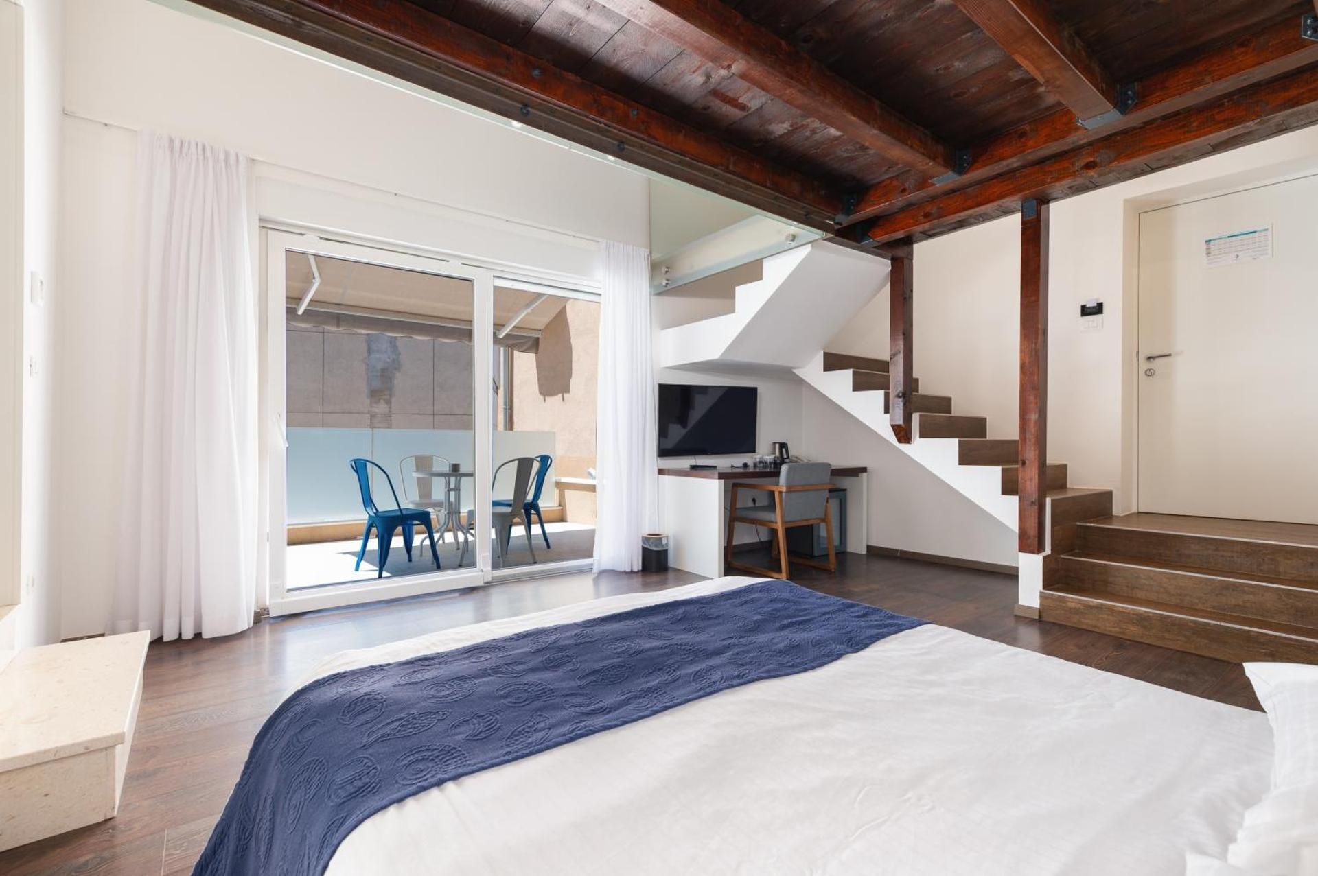 Azur Palace Luxury Rooms Suite with Balcony 2