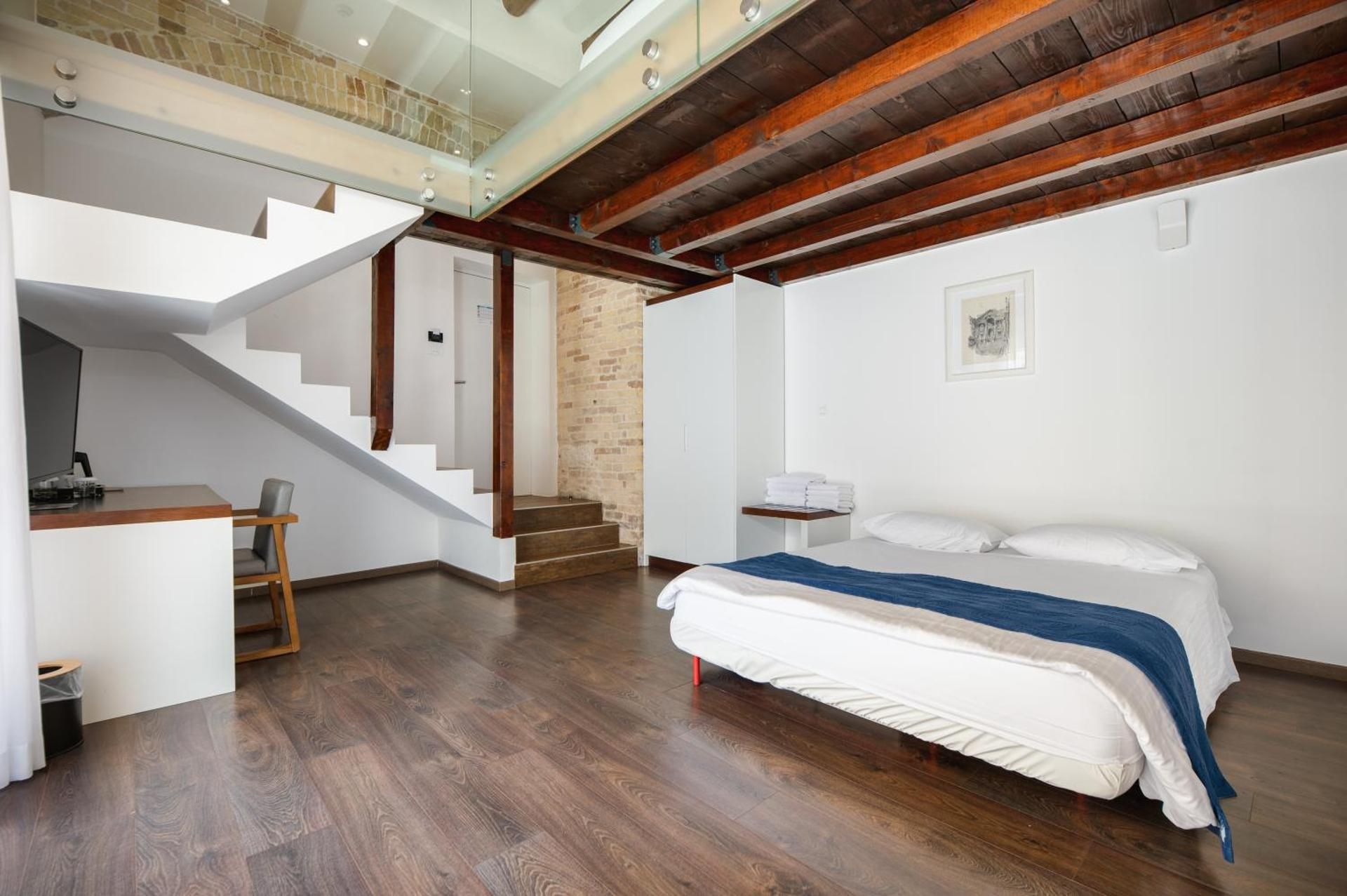 Azur Palace Luxury Rooms Suite with Balcony