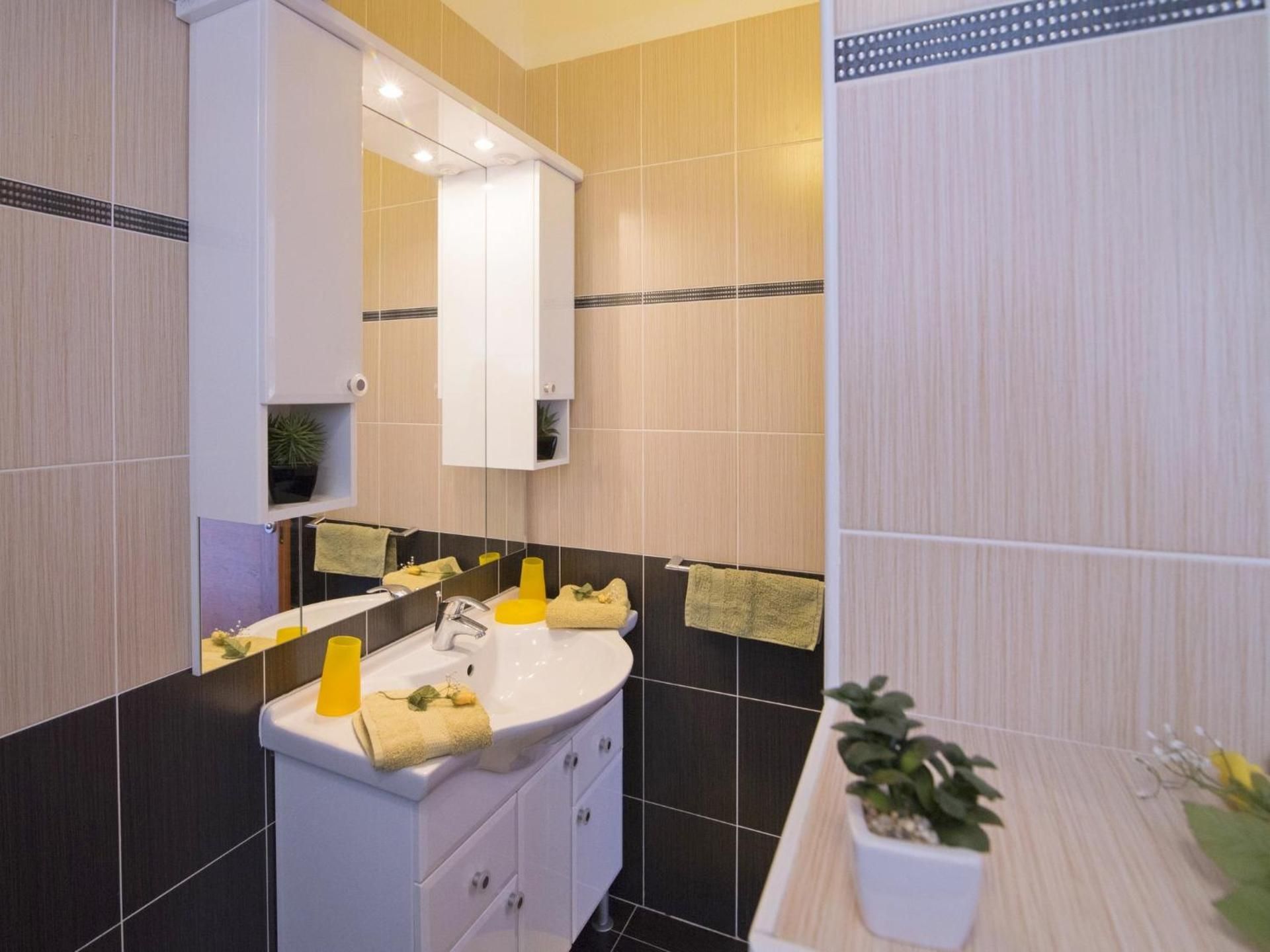 Apartments Marli Apartment with Balcony 2