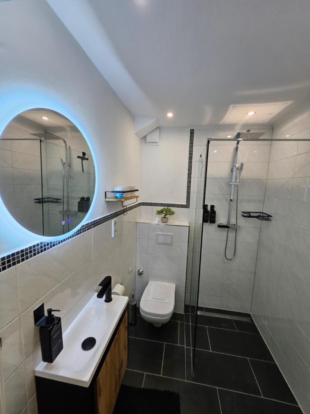 Premium Two-Bedroom Apartment with Balcony No. 2