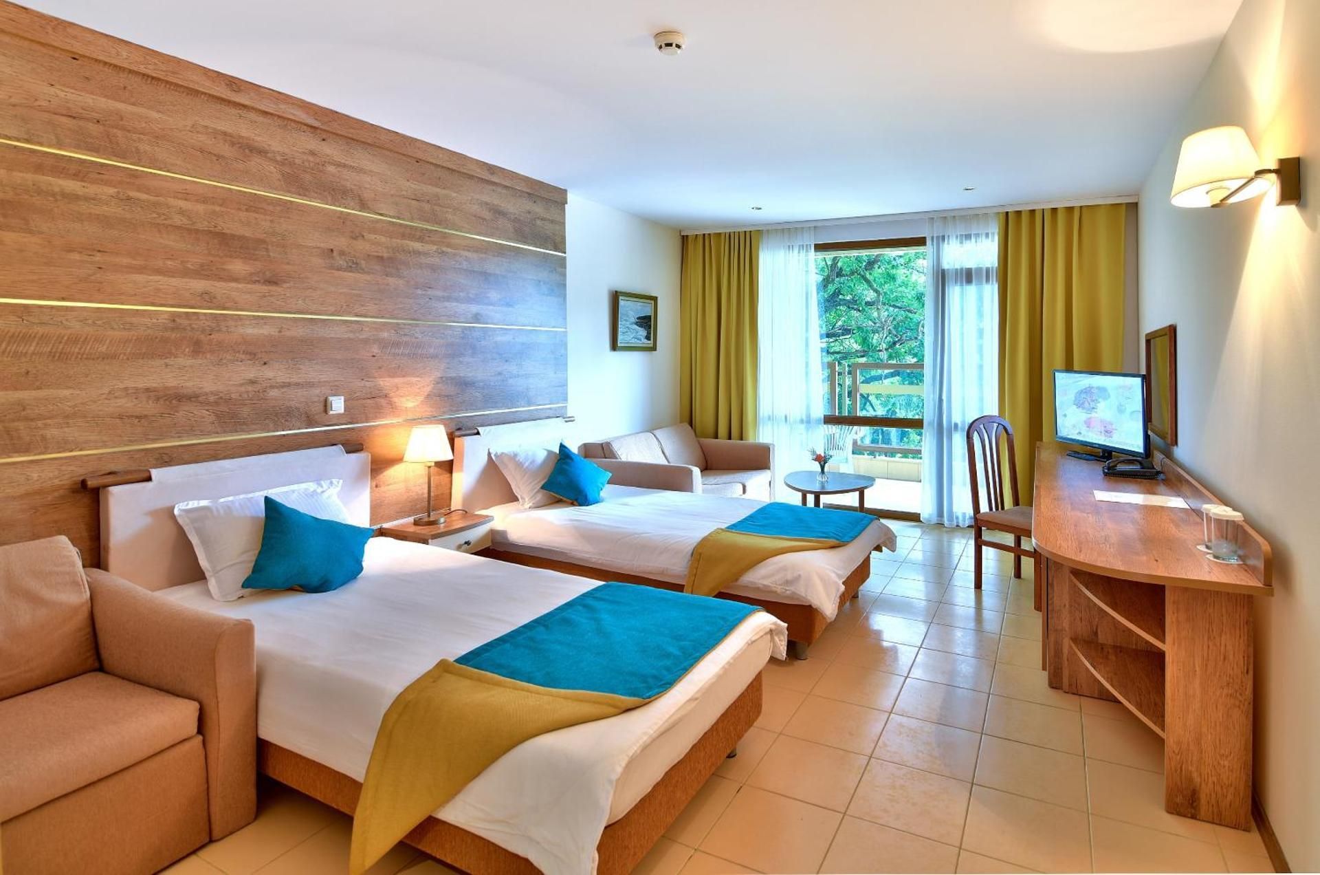 Double or Twin Room with Free Parking (2 Adults + 1 Child)