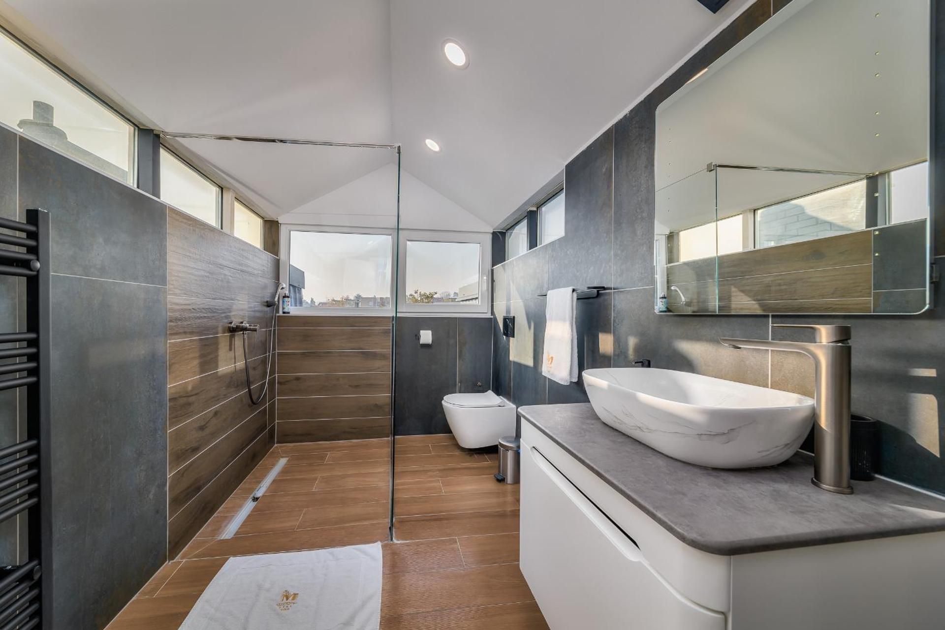 King Suite with Spa Bath