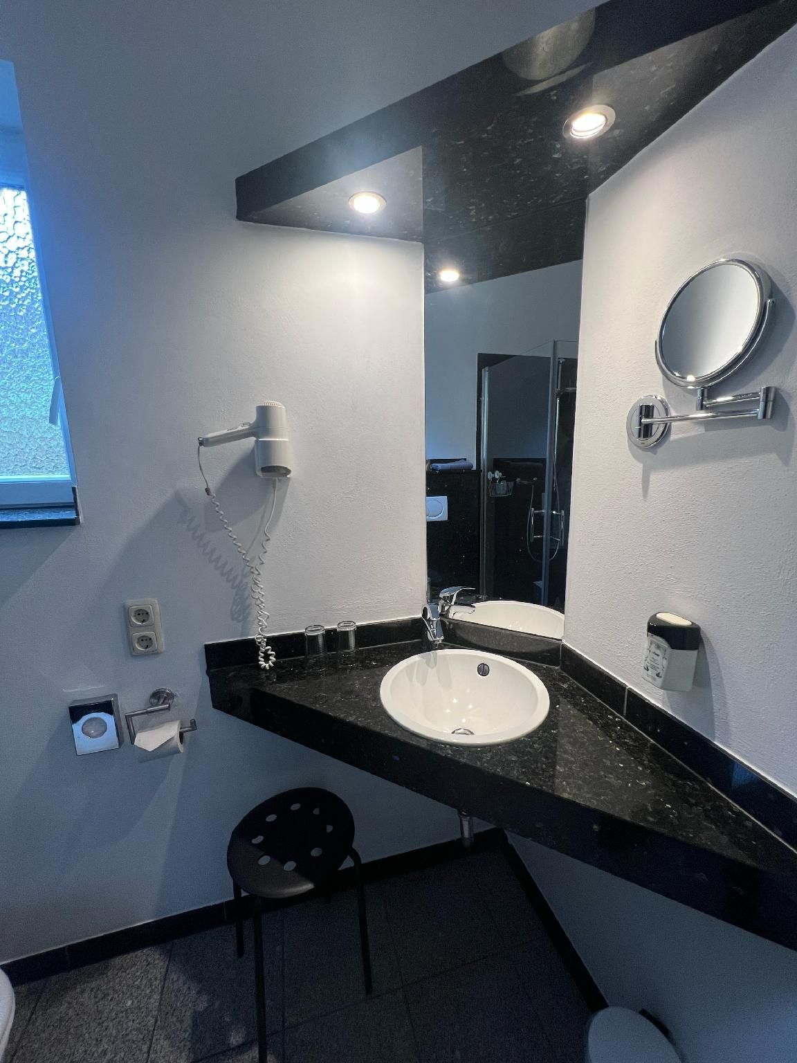 Doppelzimmer-Standard-barrierefreies Badezimmer