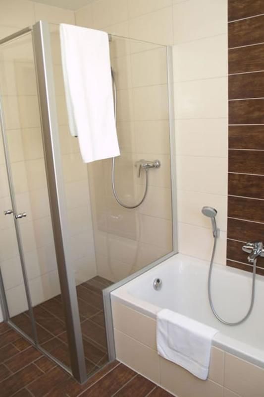 Holiday Apartment (6 Adults)