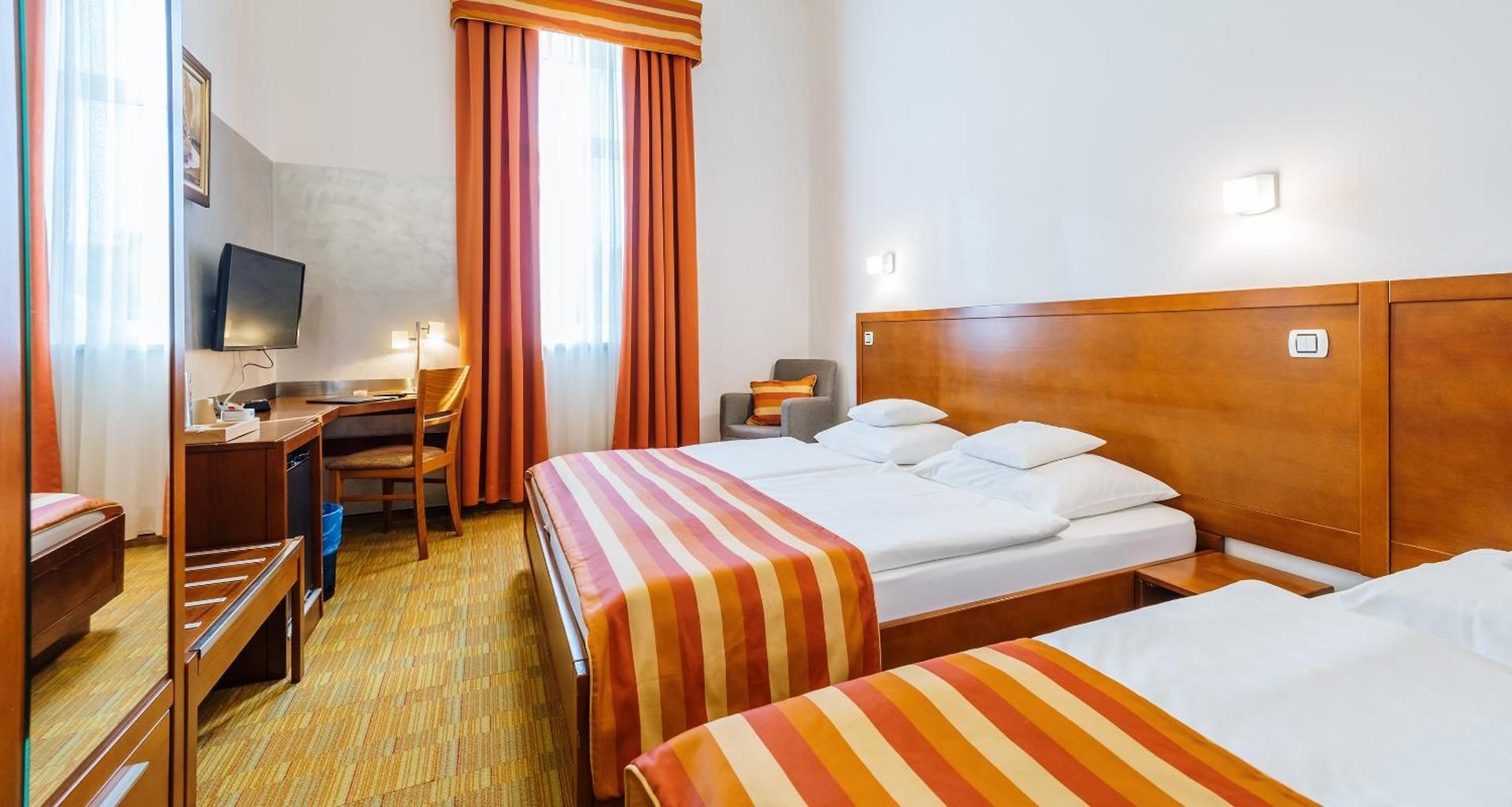 Comfort Triple Room