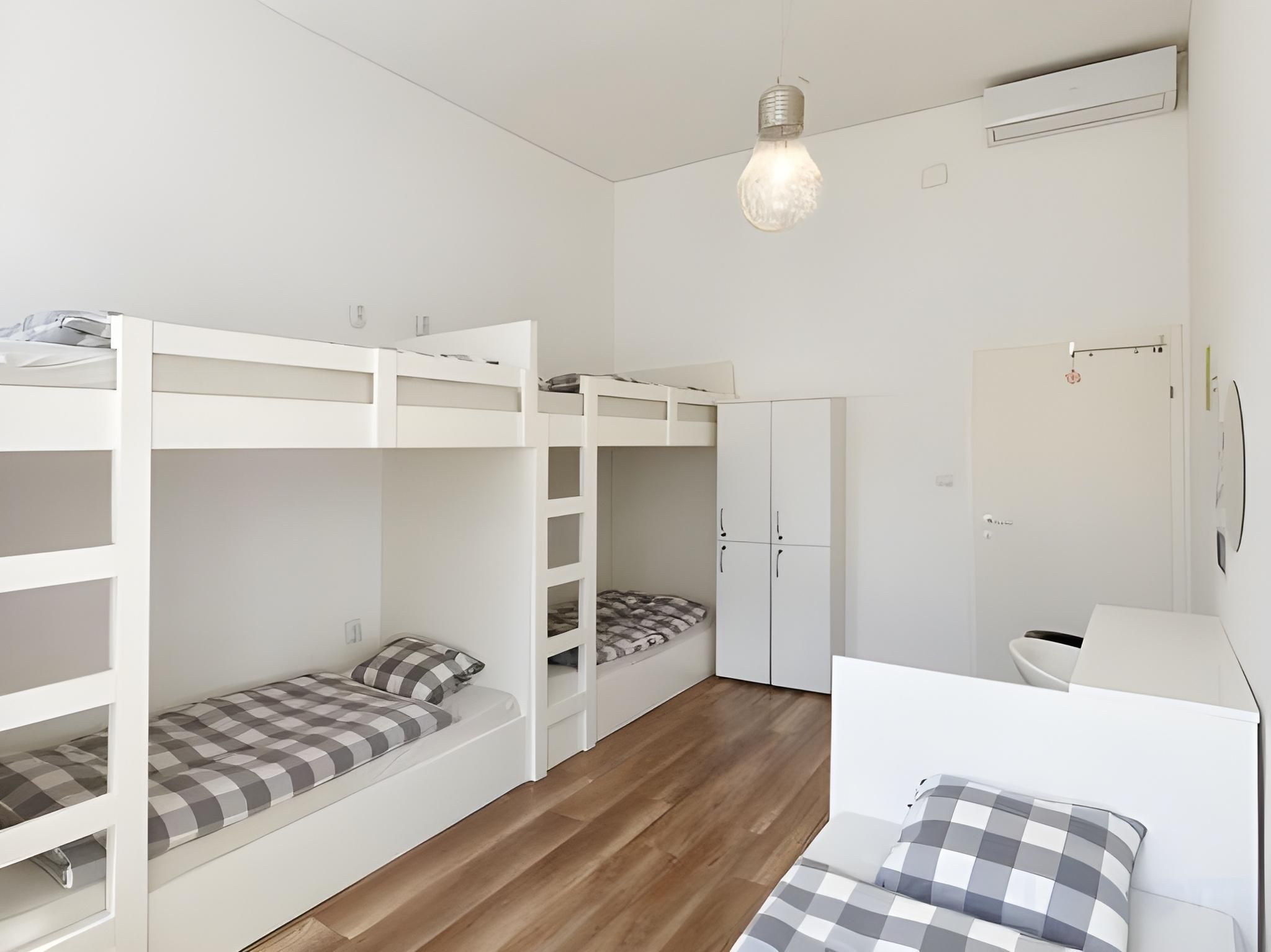 1 Person in Dormitory - Female Only