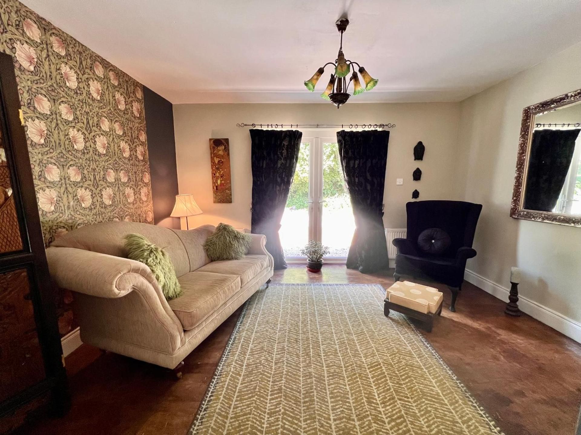 Standard Twin Room with Shared Bathroom