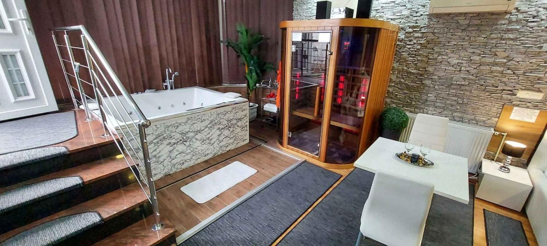 Queen Room with Spa Bath