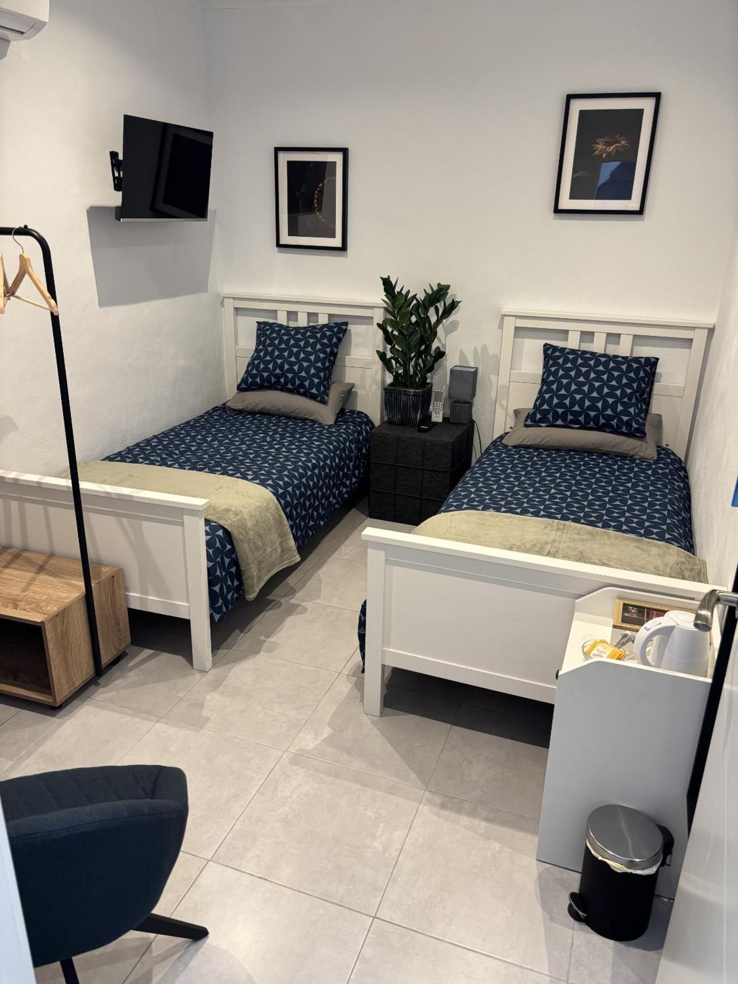 KiCo Twin Room with Private Bathroom 3