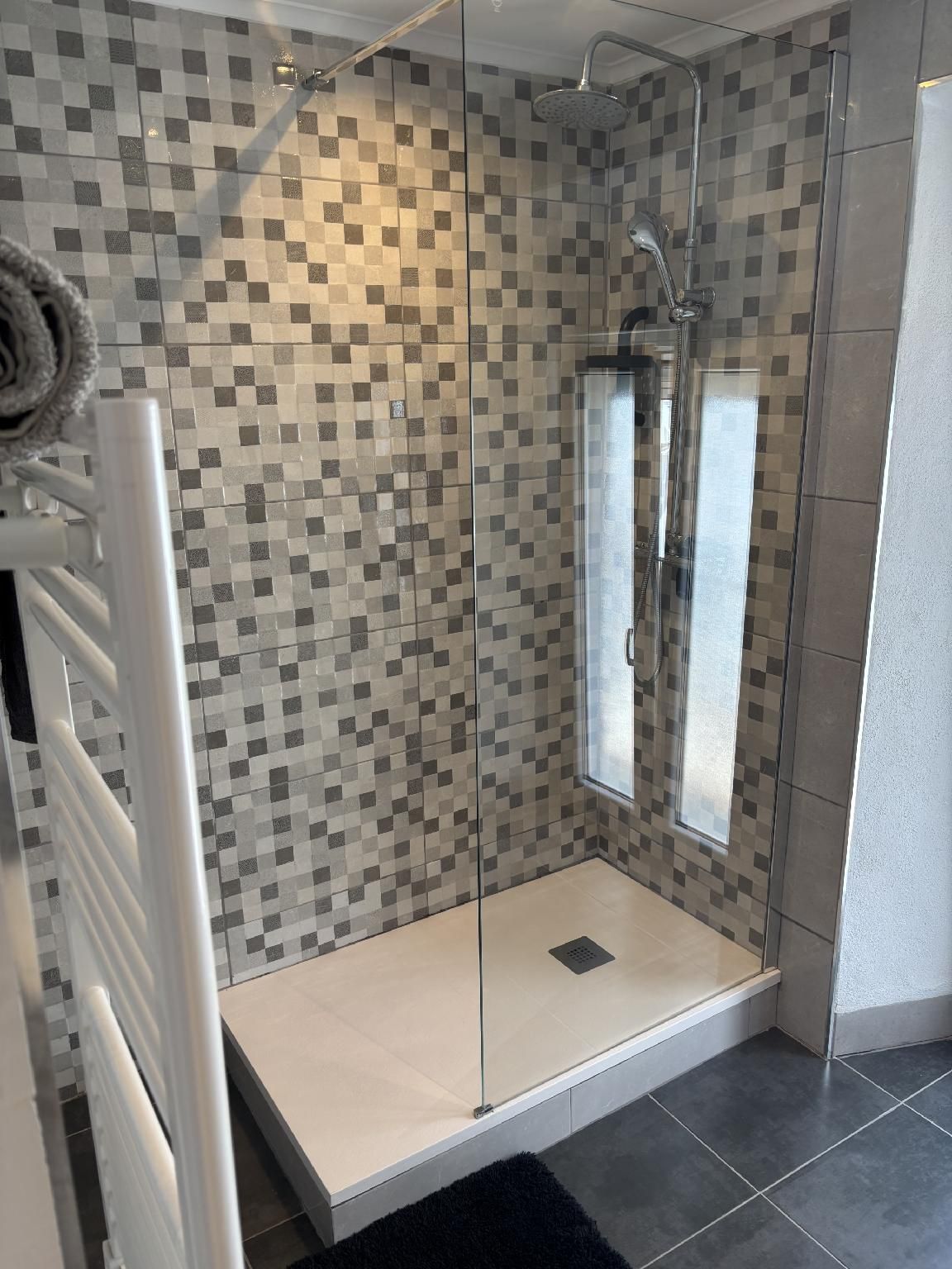 KiCo Suite-Deluxe-Ensuite with Shower-Street View