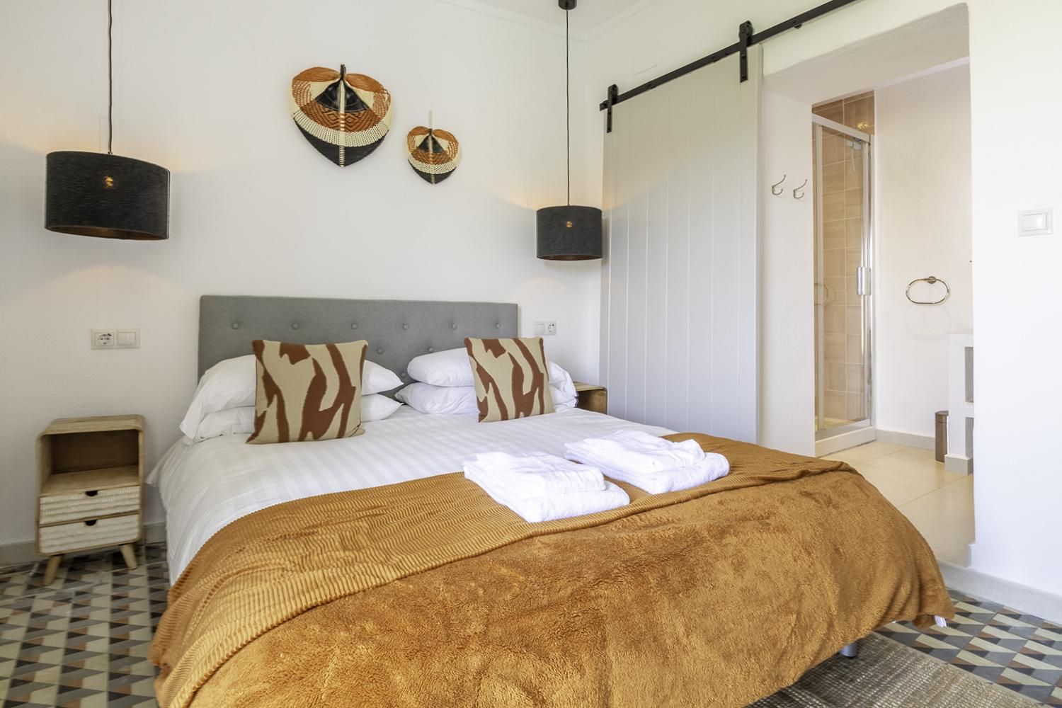 Luxury-Double room-Private Bathroom-Balcony-2