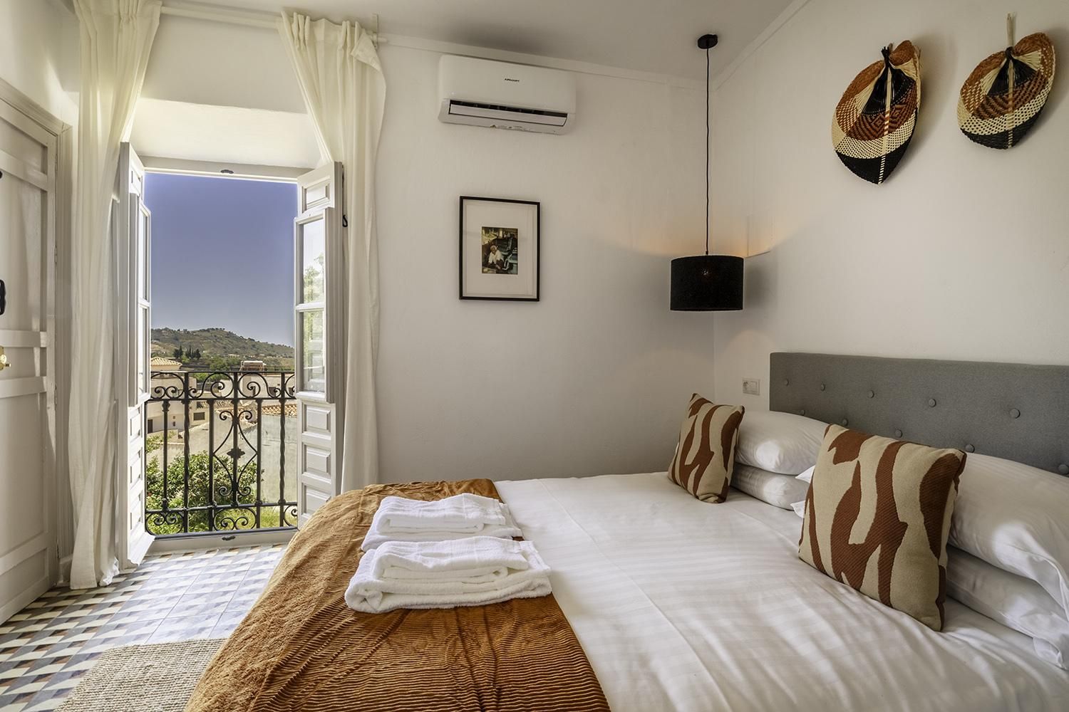 Luxury-Double room-Private Bathroom-Balcony-2