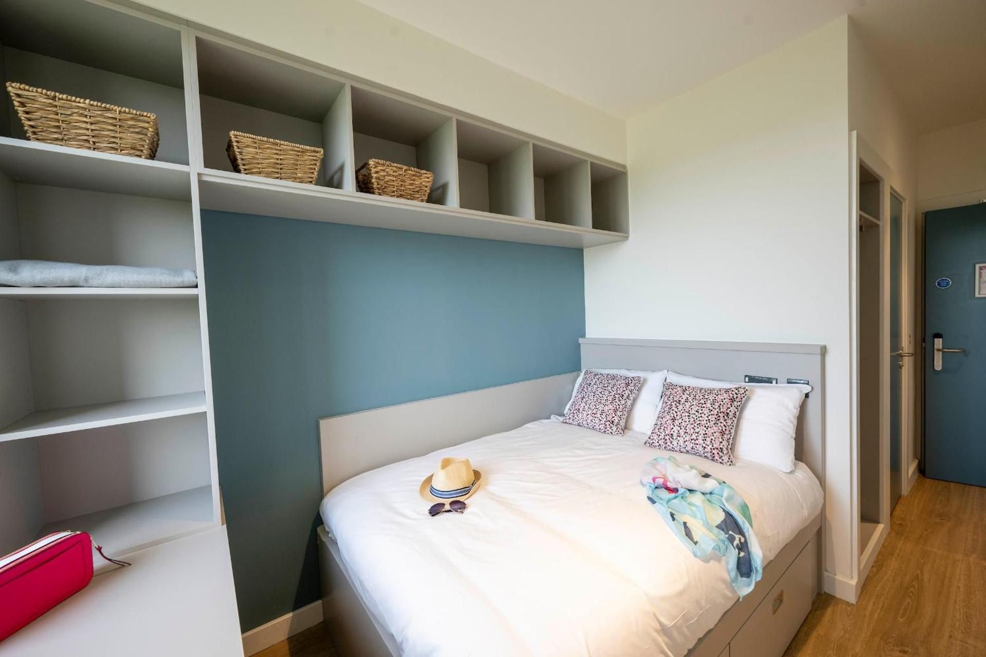 Dunlin Village Double En Suite Room in Shared Apartment