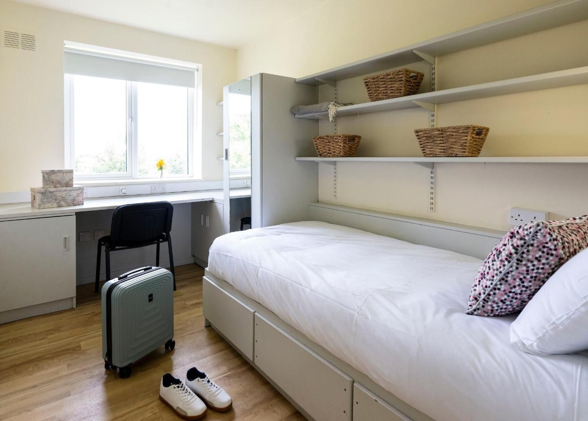 Basic Single En Suite Room in Shared Apartment
