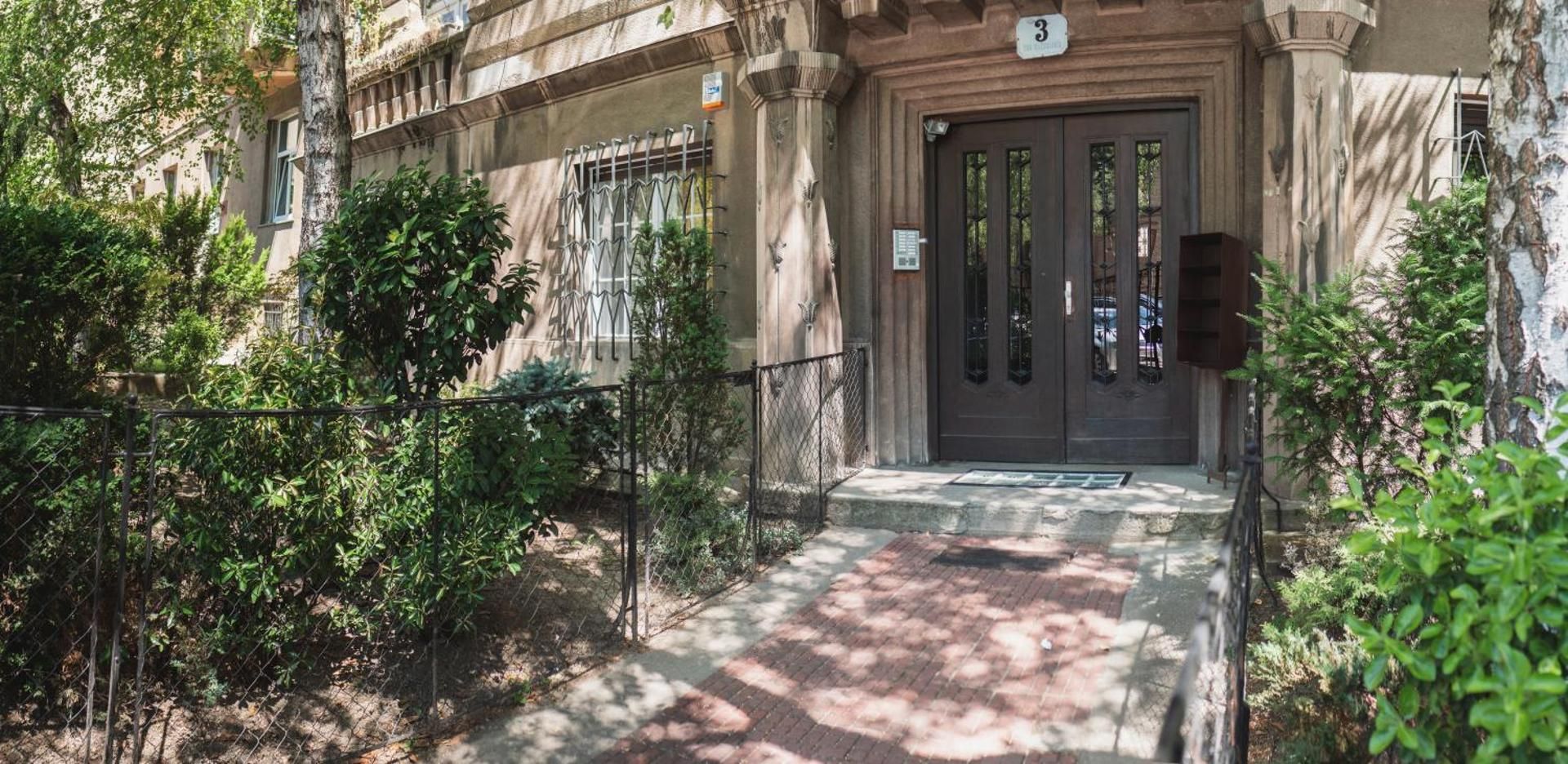 Downtown Beauty Twins Apartment