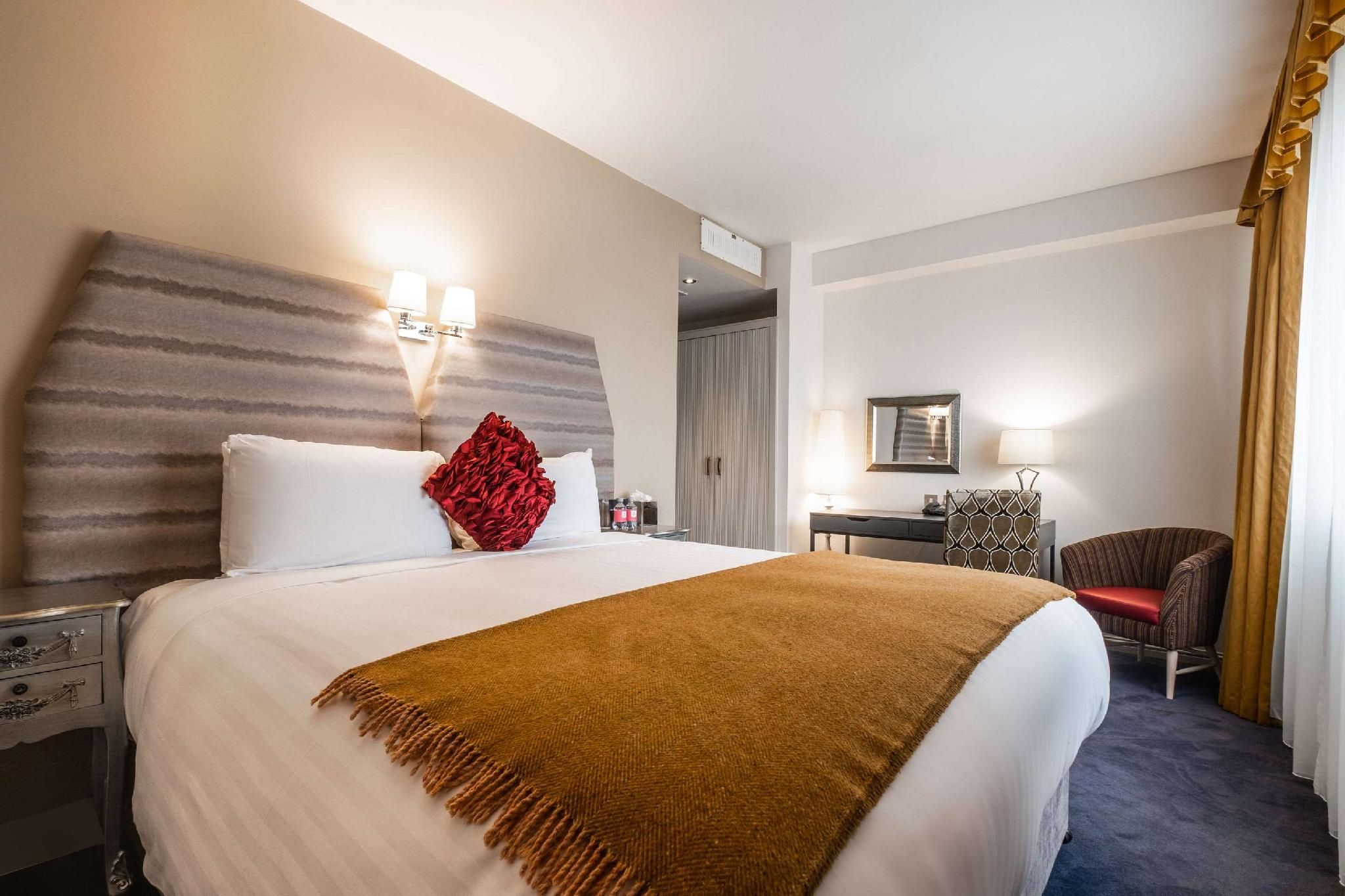 1 King Bed, Nonsmoking, Upgrade