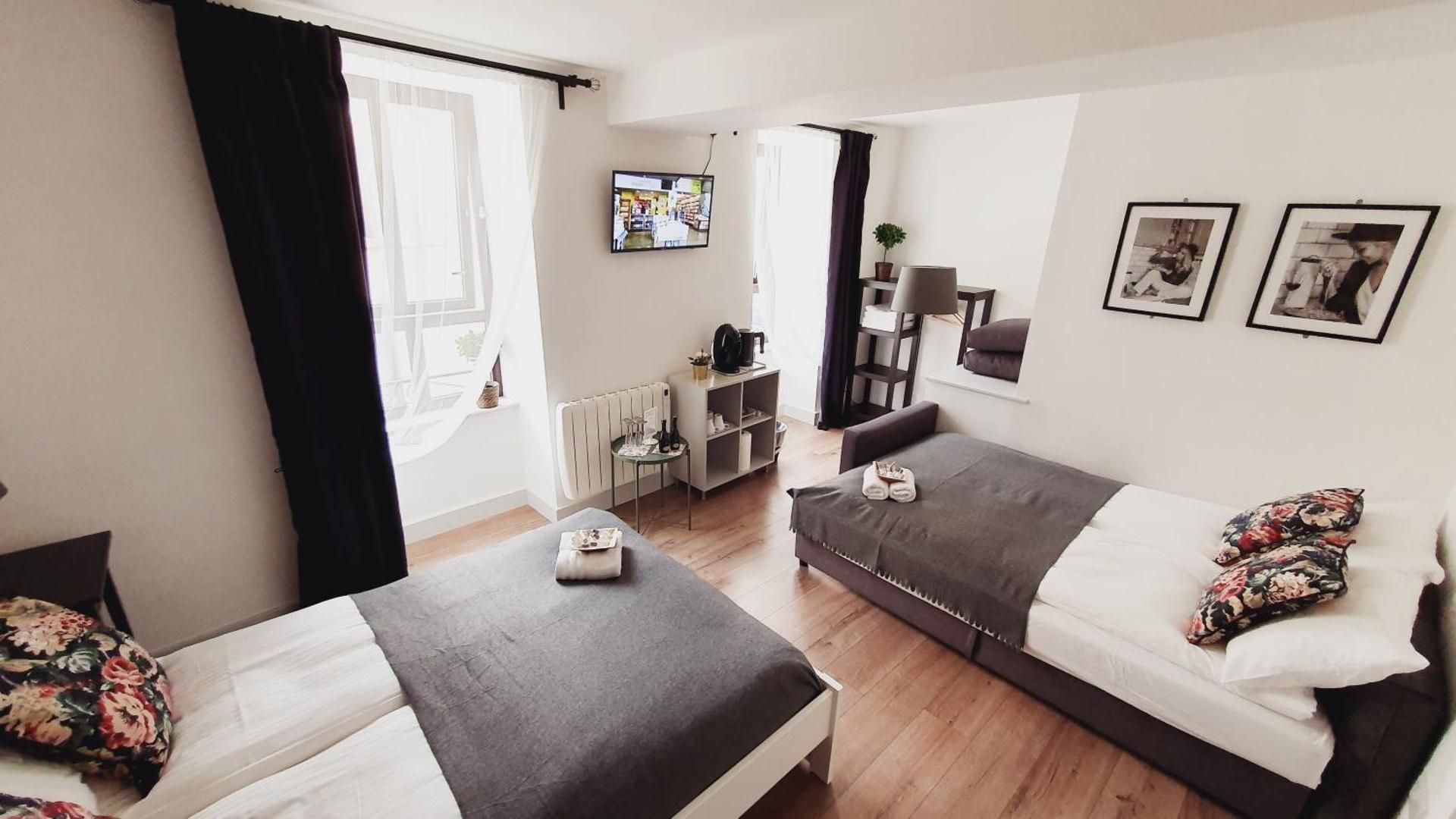 Quadruple Room with Private Bathroom