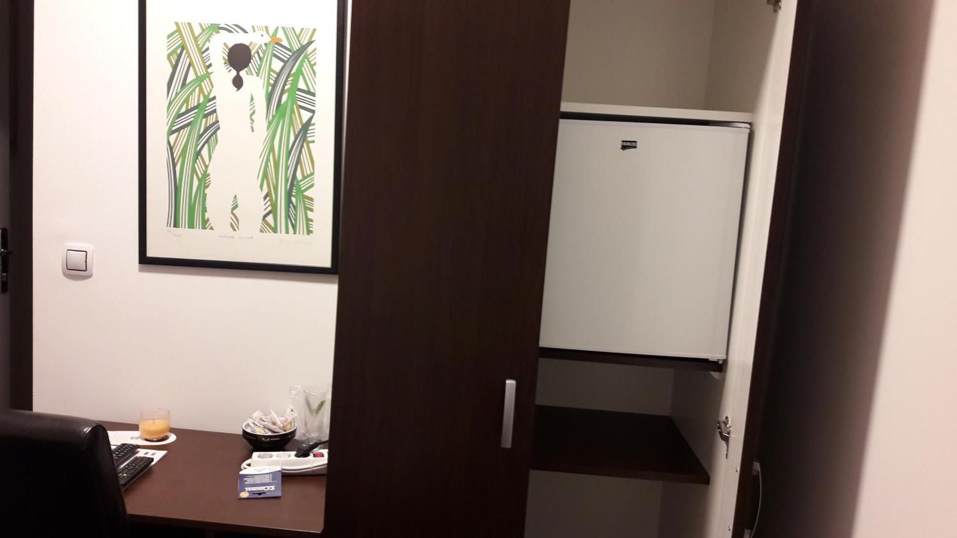 Single Room with Shared Bathroom