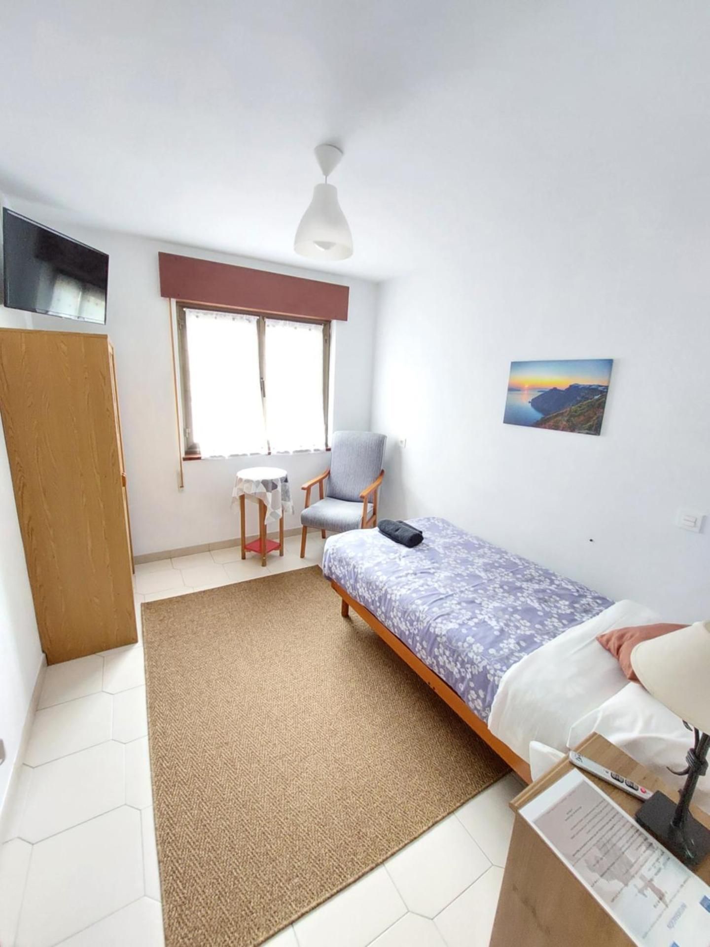 Single Room with Shared Bathroom