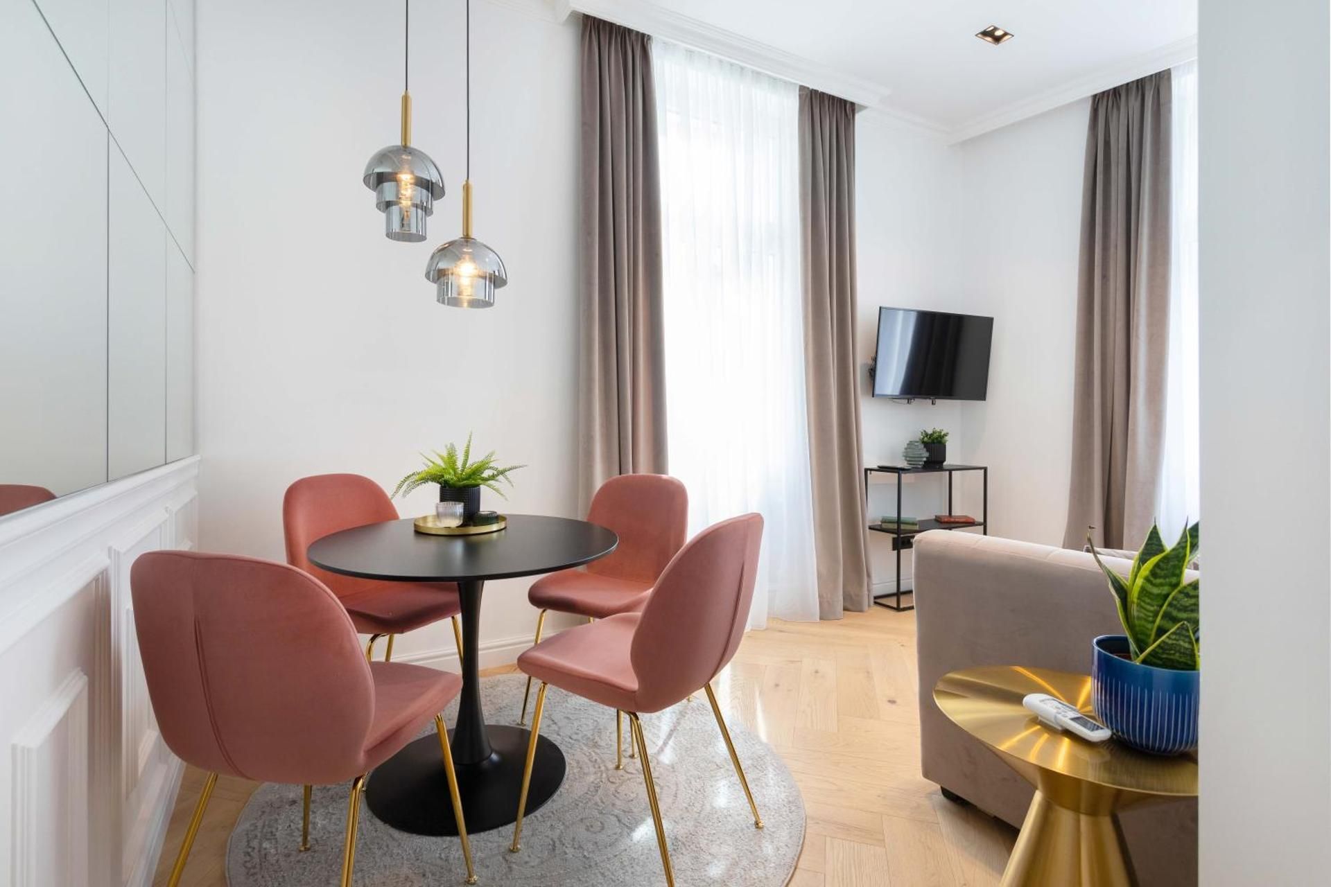 One-Bedroom Apartment