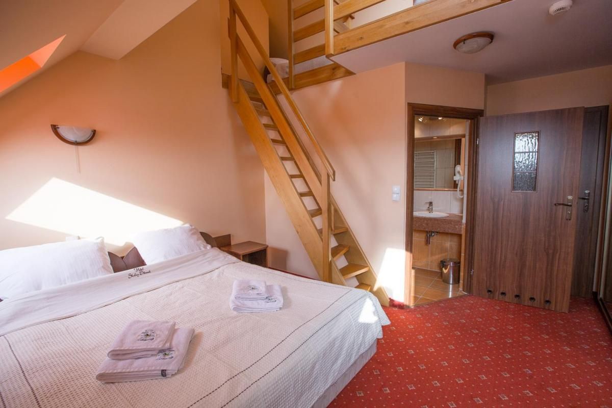 Quadruple Room (2 Adults + 2 Children)