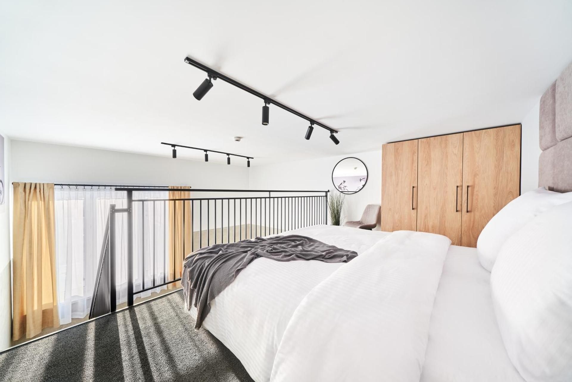 Deluxe King Suite