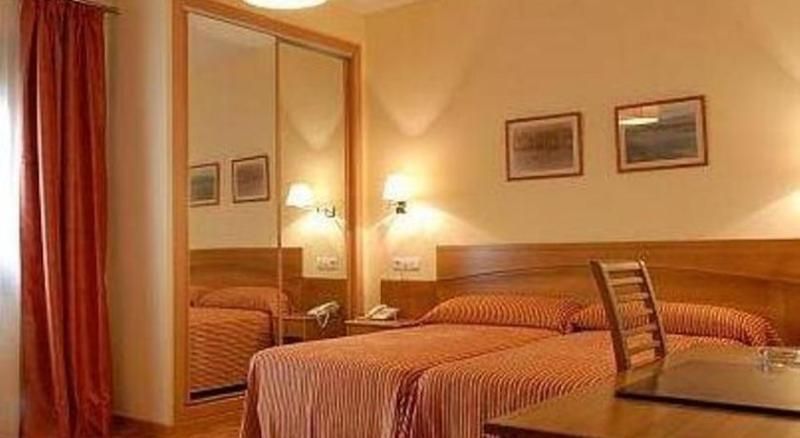 Hotel Las Tablas Quadruple Room with Bathroom 2