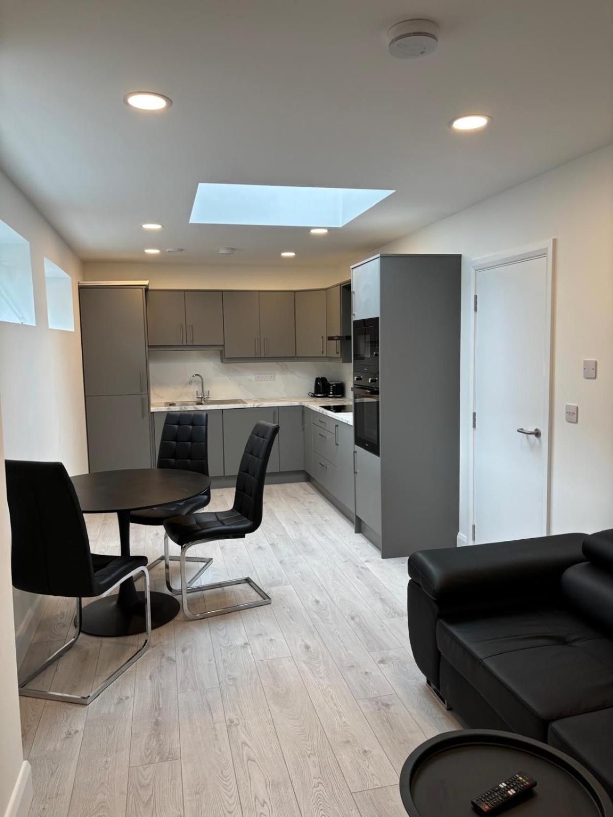 Deluxe One-Bedroom Apartment