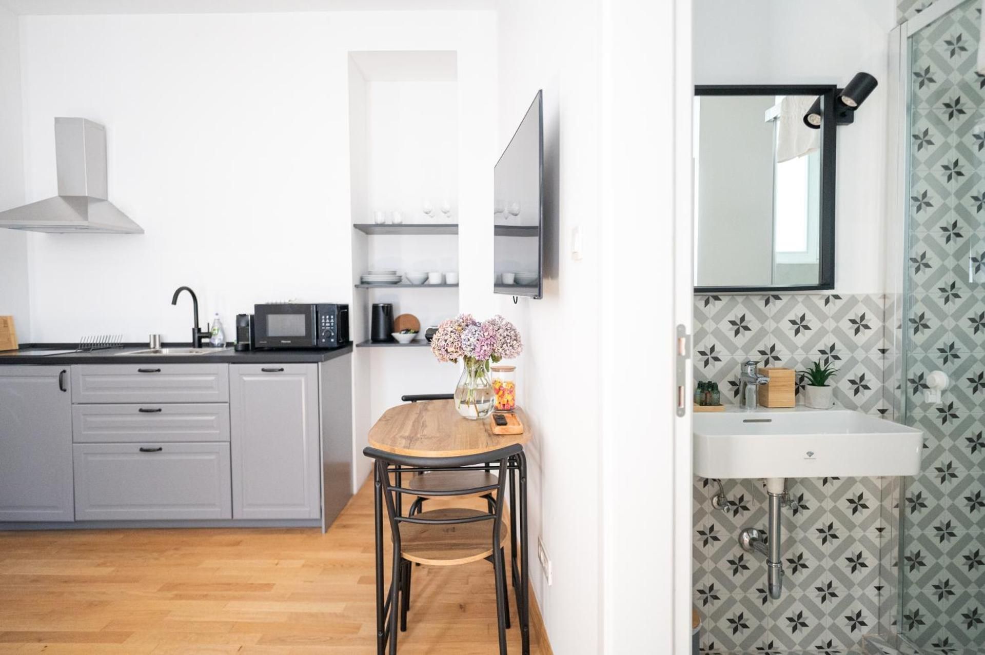 Wally Apartments by Flat White - With Elevator