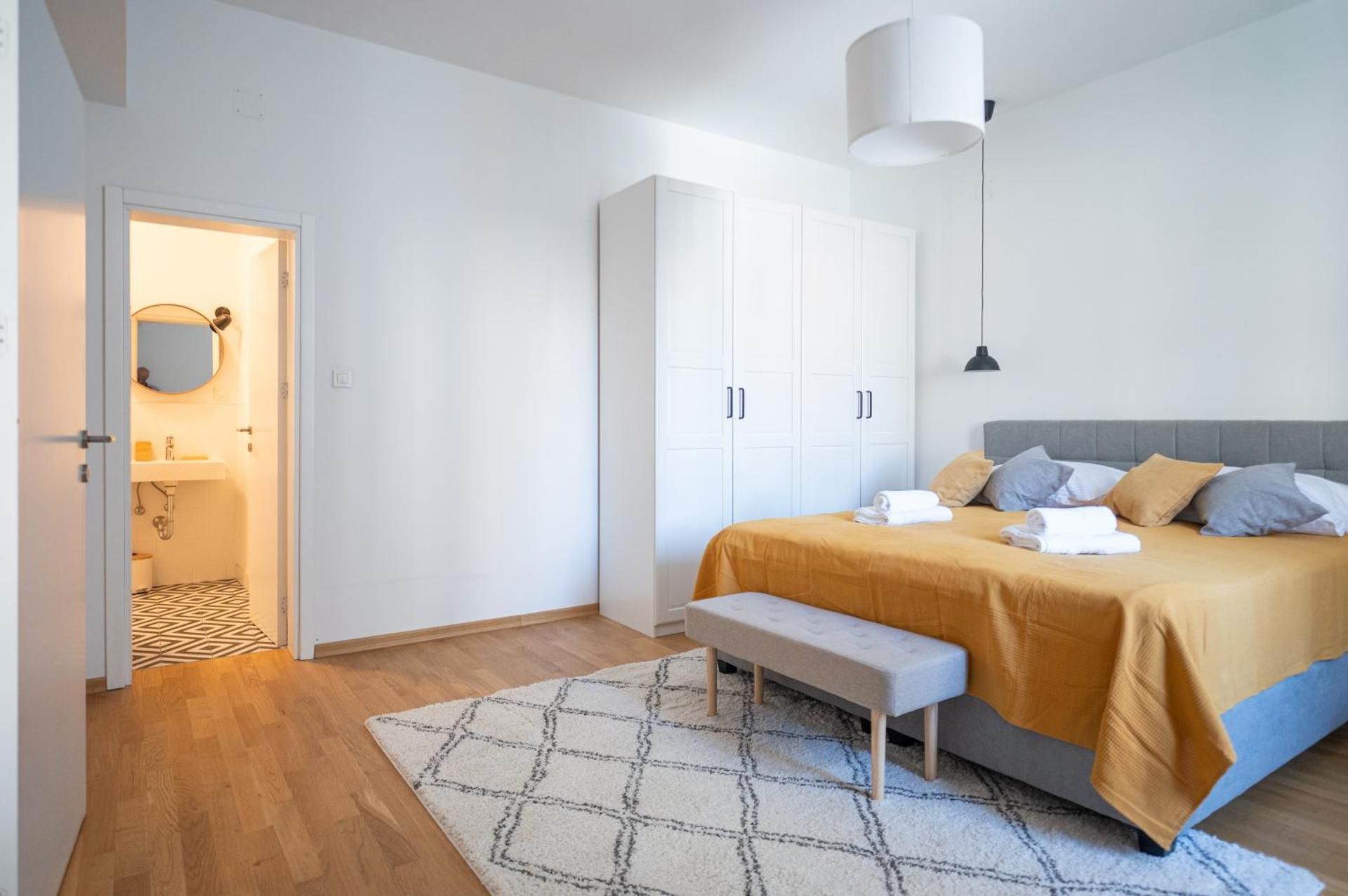 Deluxe One-Bedroom Apartment