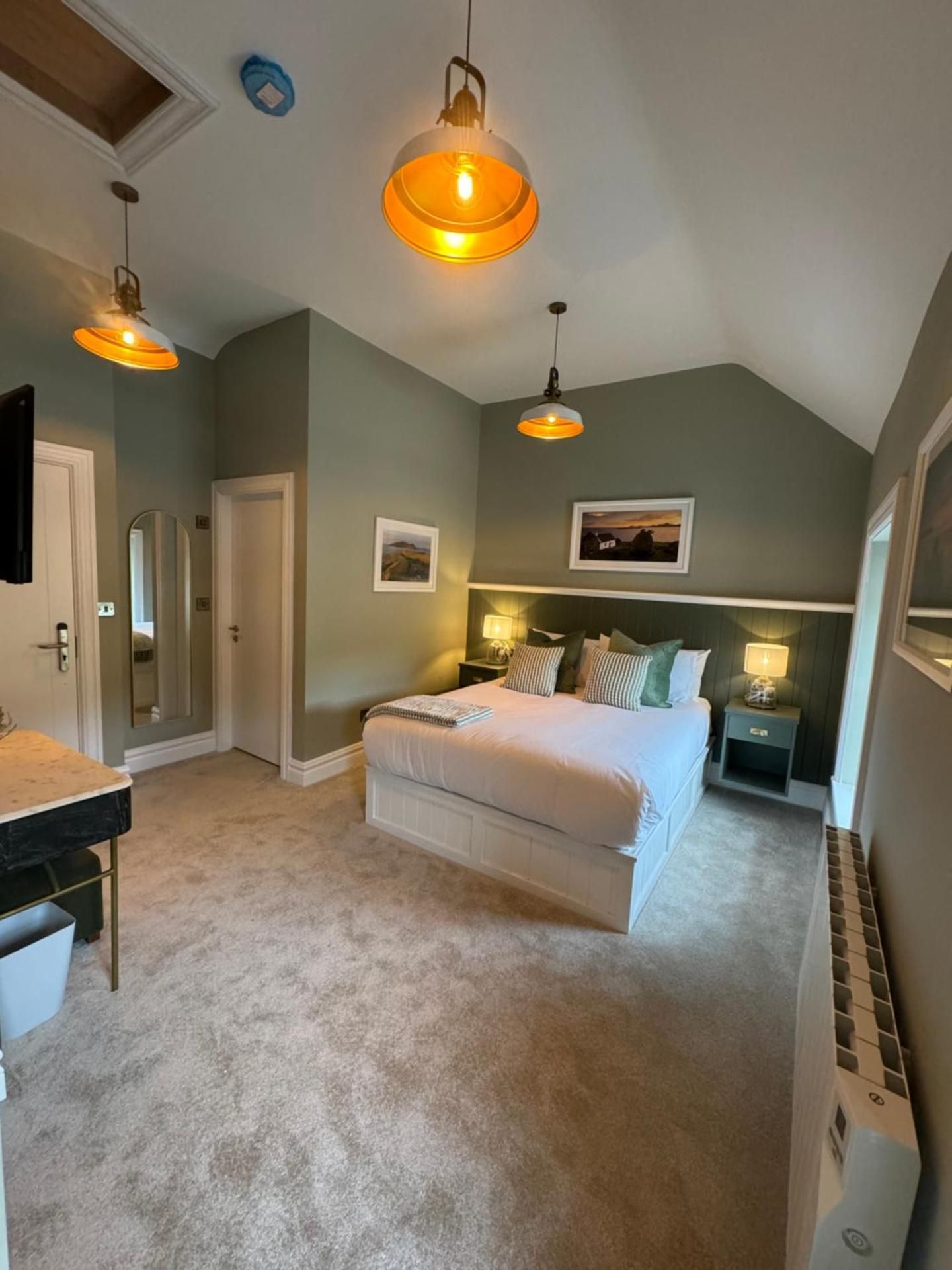 Deluxe King Room