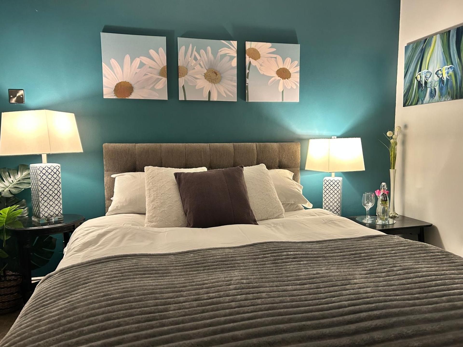 Deluxe Queen Suite