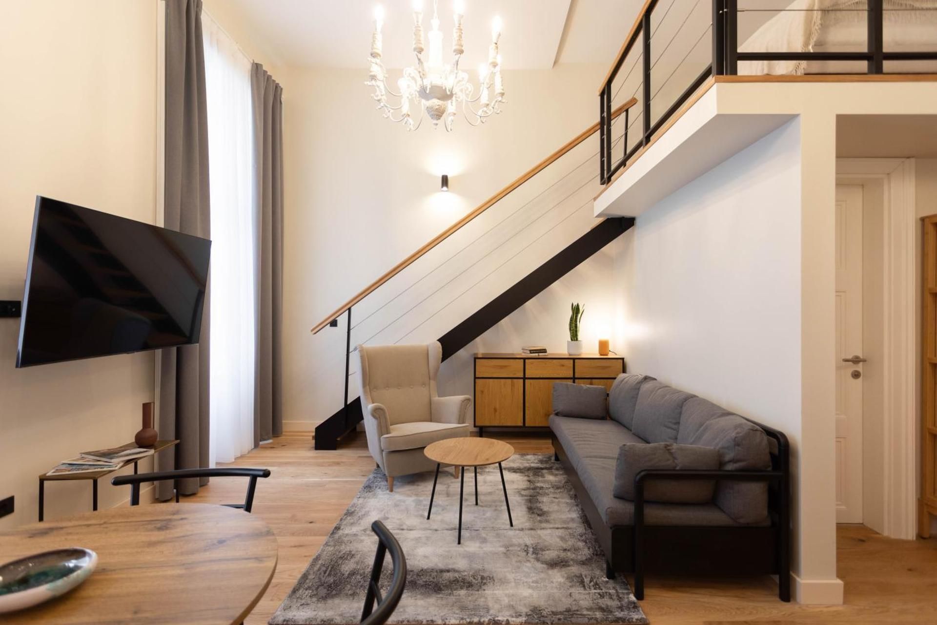Studio - Split Level