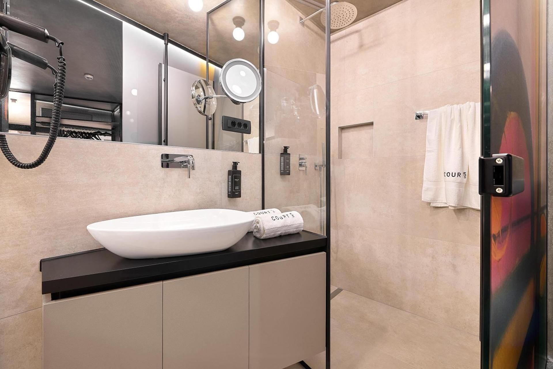 Court 5 Duplex Apartment