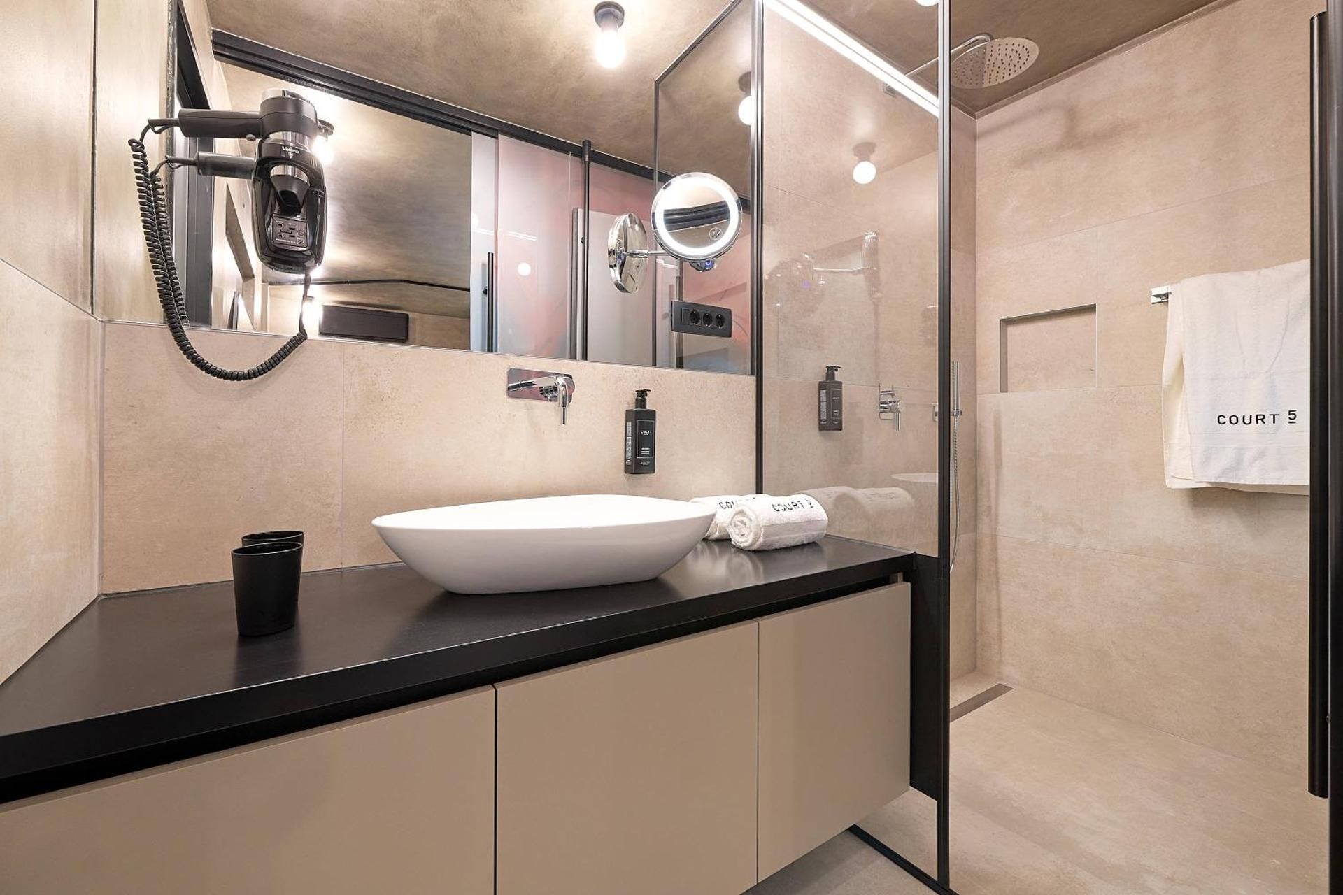 Court 5 Superior Duplex Apartment