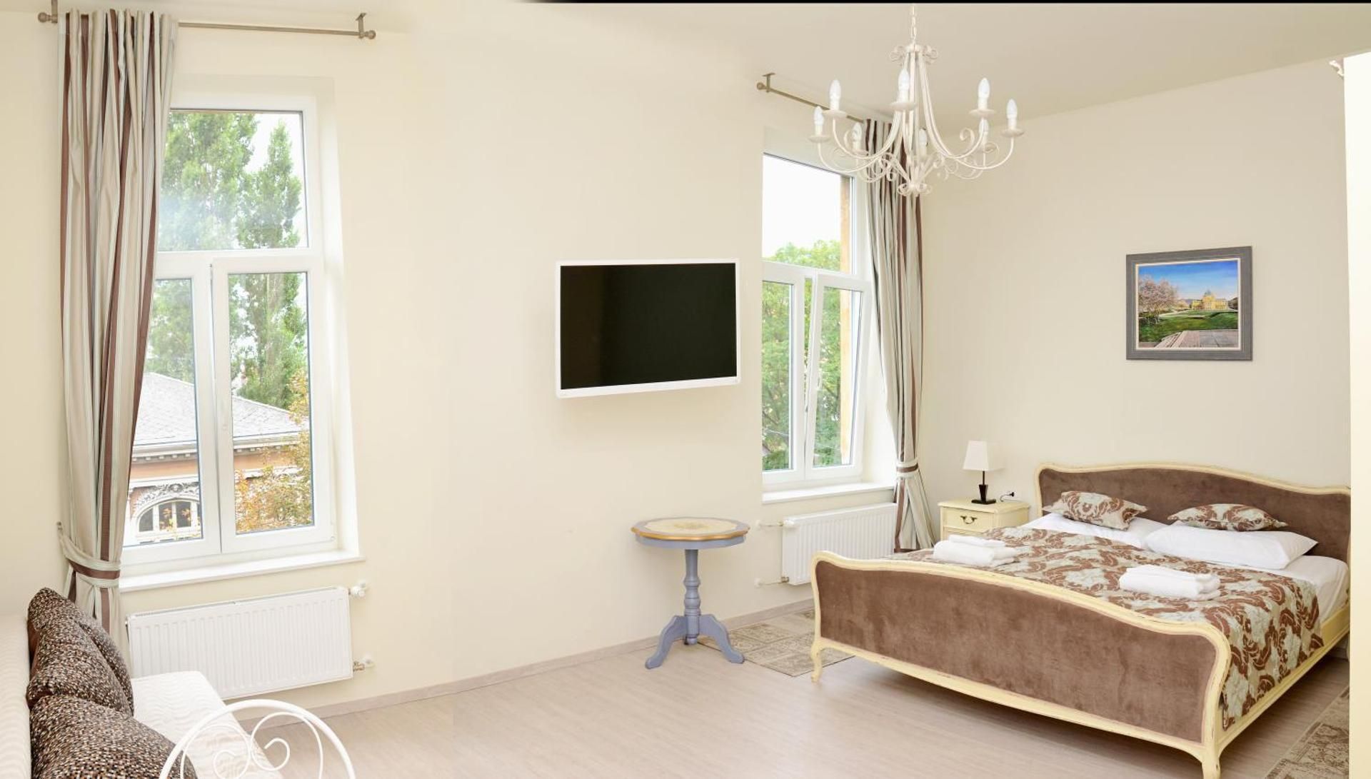 Studio (4 Adults)