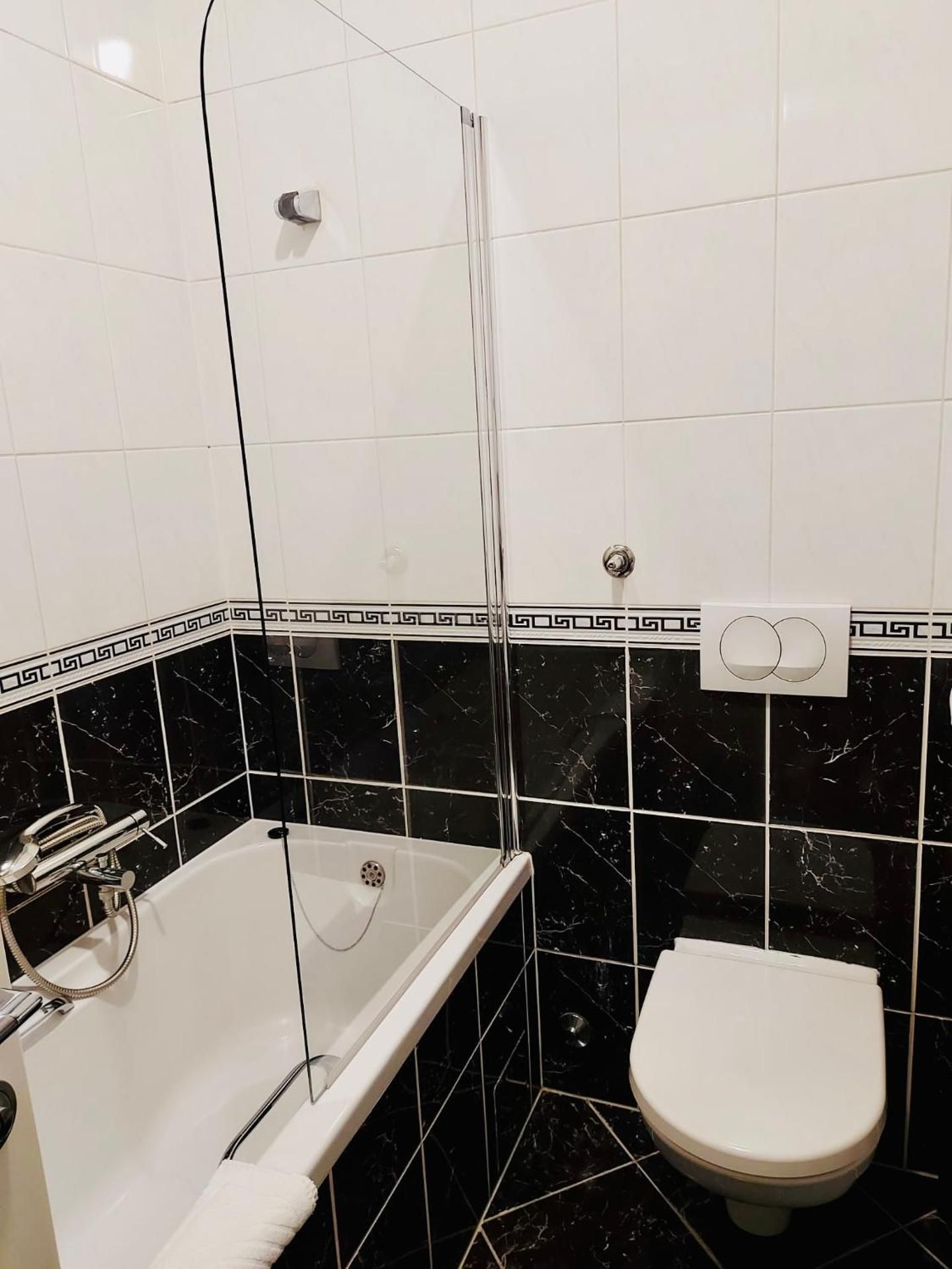 Nova Galerija Studio Vita i Apartman Sara -parking in garage One-Bedroom Apartment