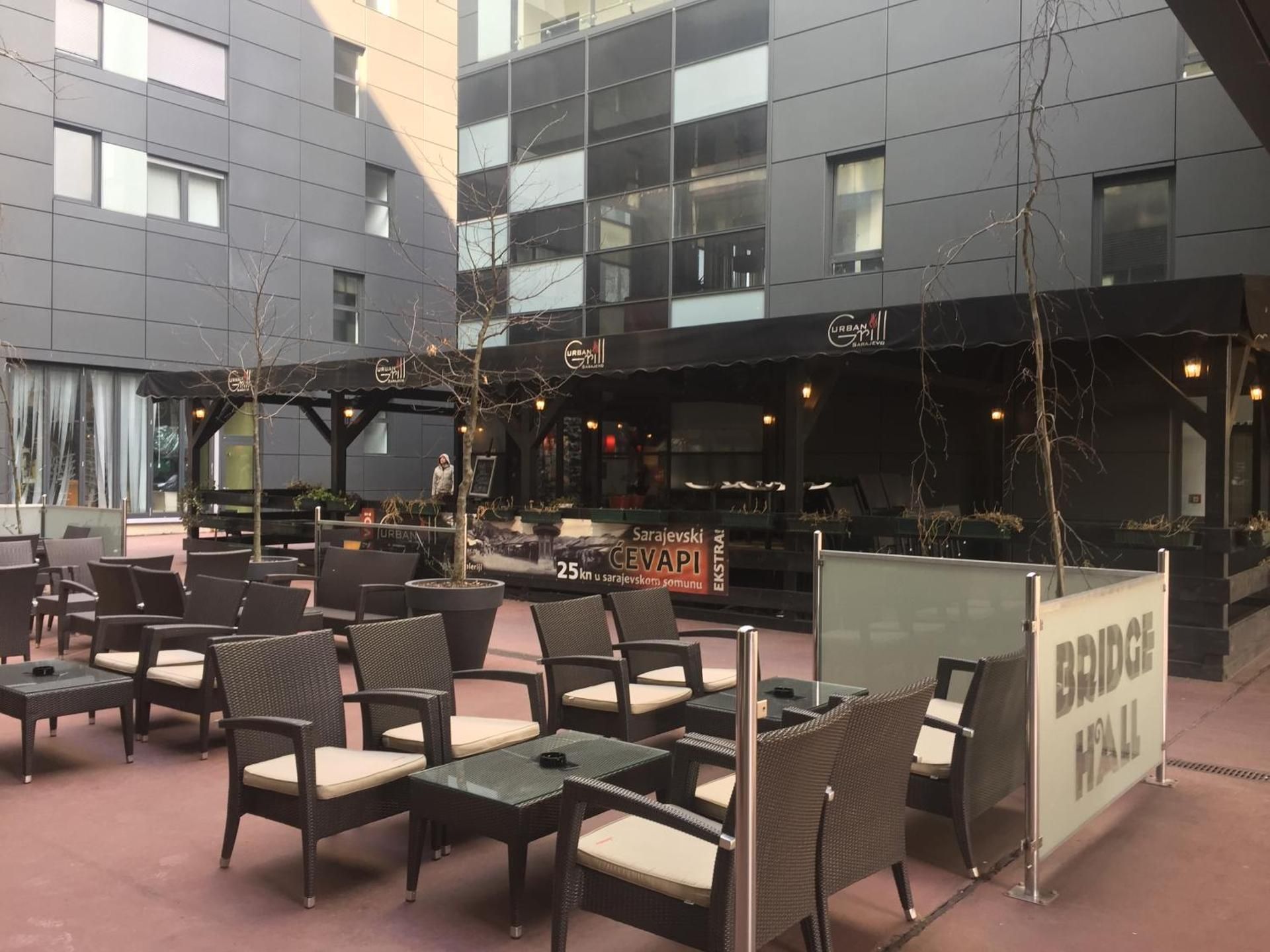 Nova Galerija Studio Vita i Apartman Sara -parking in garage