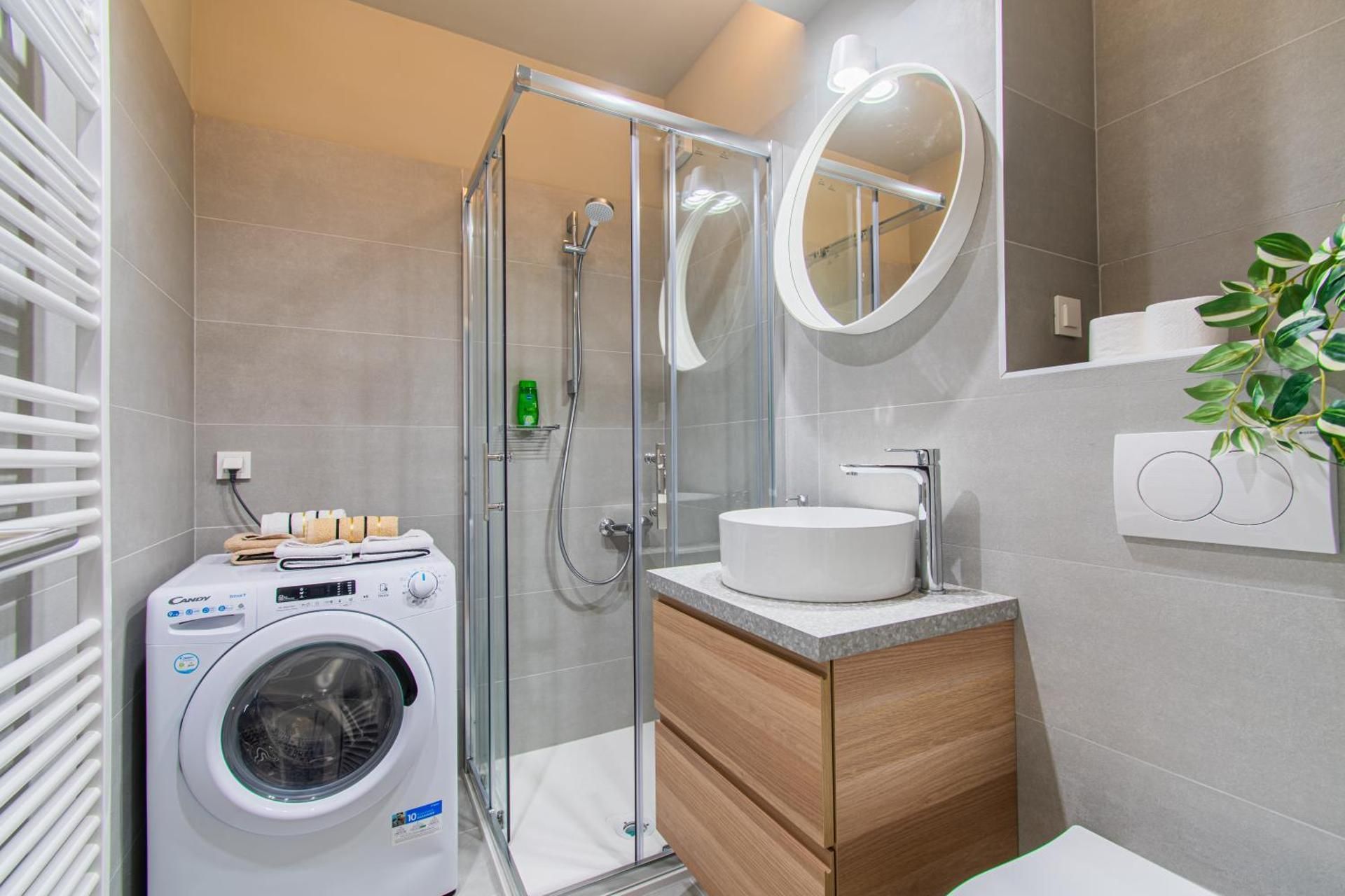 Flexible SelfCheckIns 58, 59 & 60 - Zagreb - Loggia - New - Luxury One-Bedroom Apartment