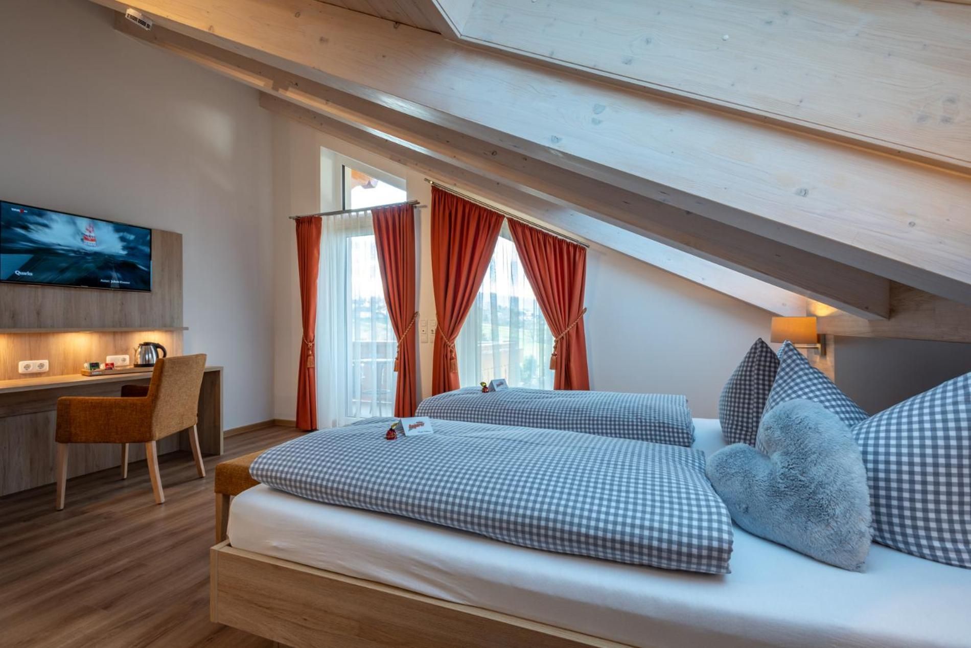 Suite with Mountain View