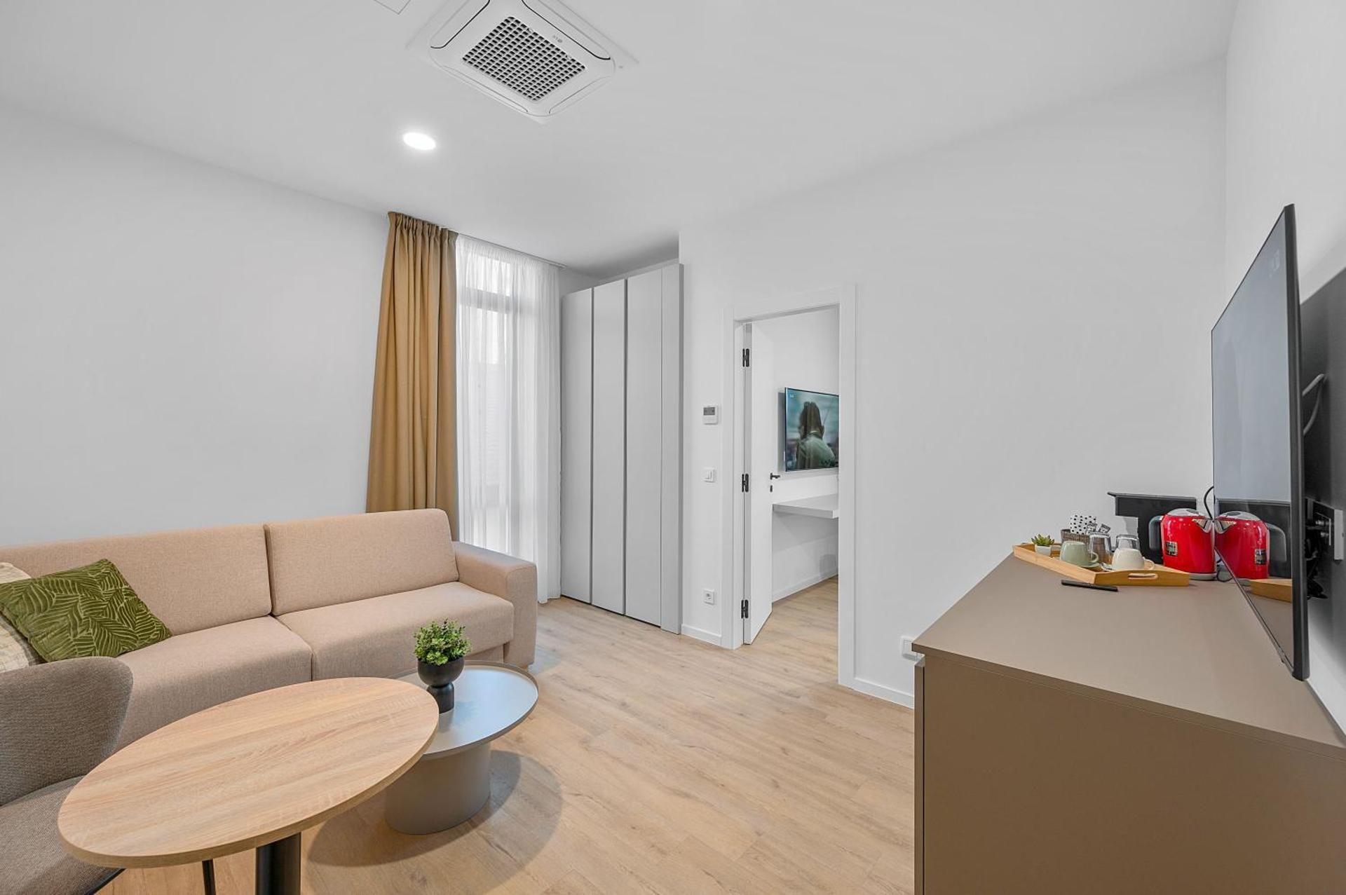 Deluxe King Suite