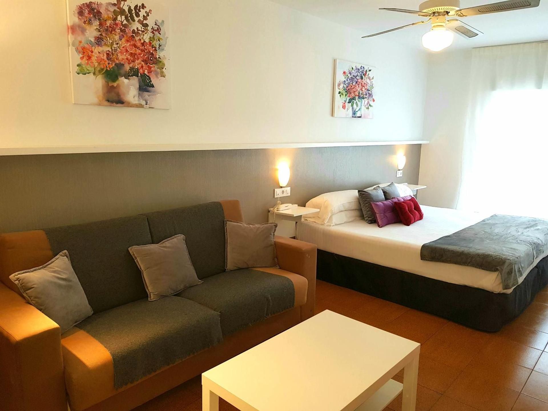 Campomar Playa Deluxe Double Room with Bathtub 2