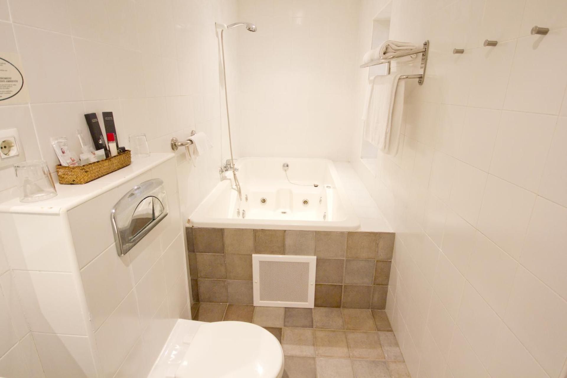 Campomar Playa Deluxe Double Room with Bathtub 3