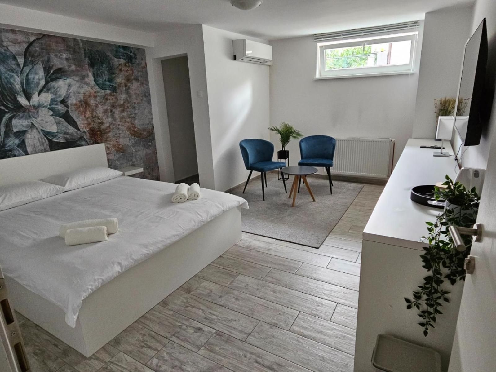 Comfort Rooms Remiza - Free Private Parking - Self check-in Double Room with Shared Bathroom 2