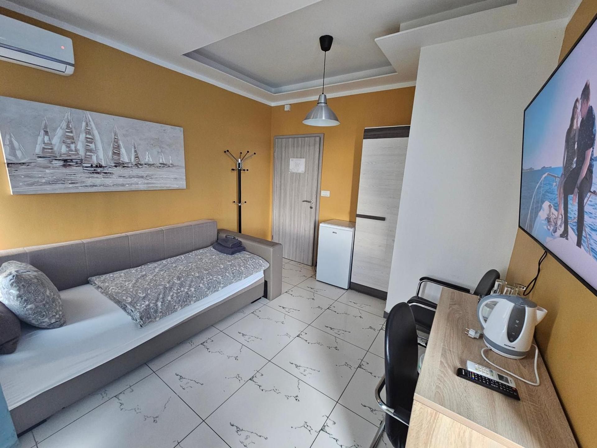 Basic Triple Room