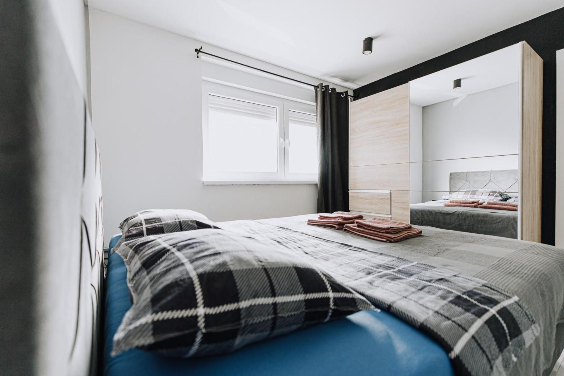 Deluxe One-Bedroom Apartment